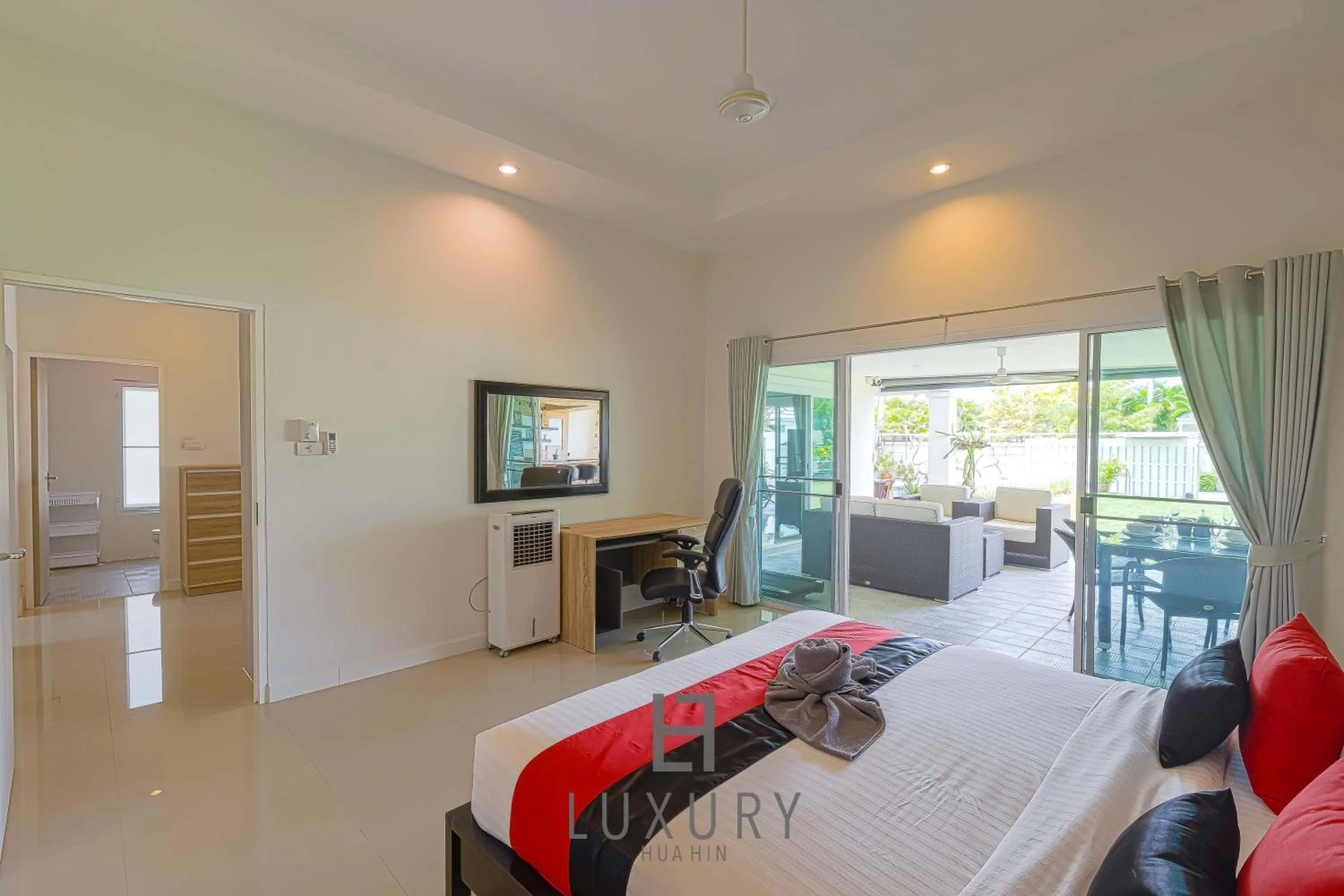 Bed in Cozy Modern 3 Bedroom Pool Villa L70