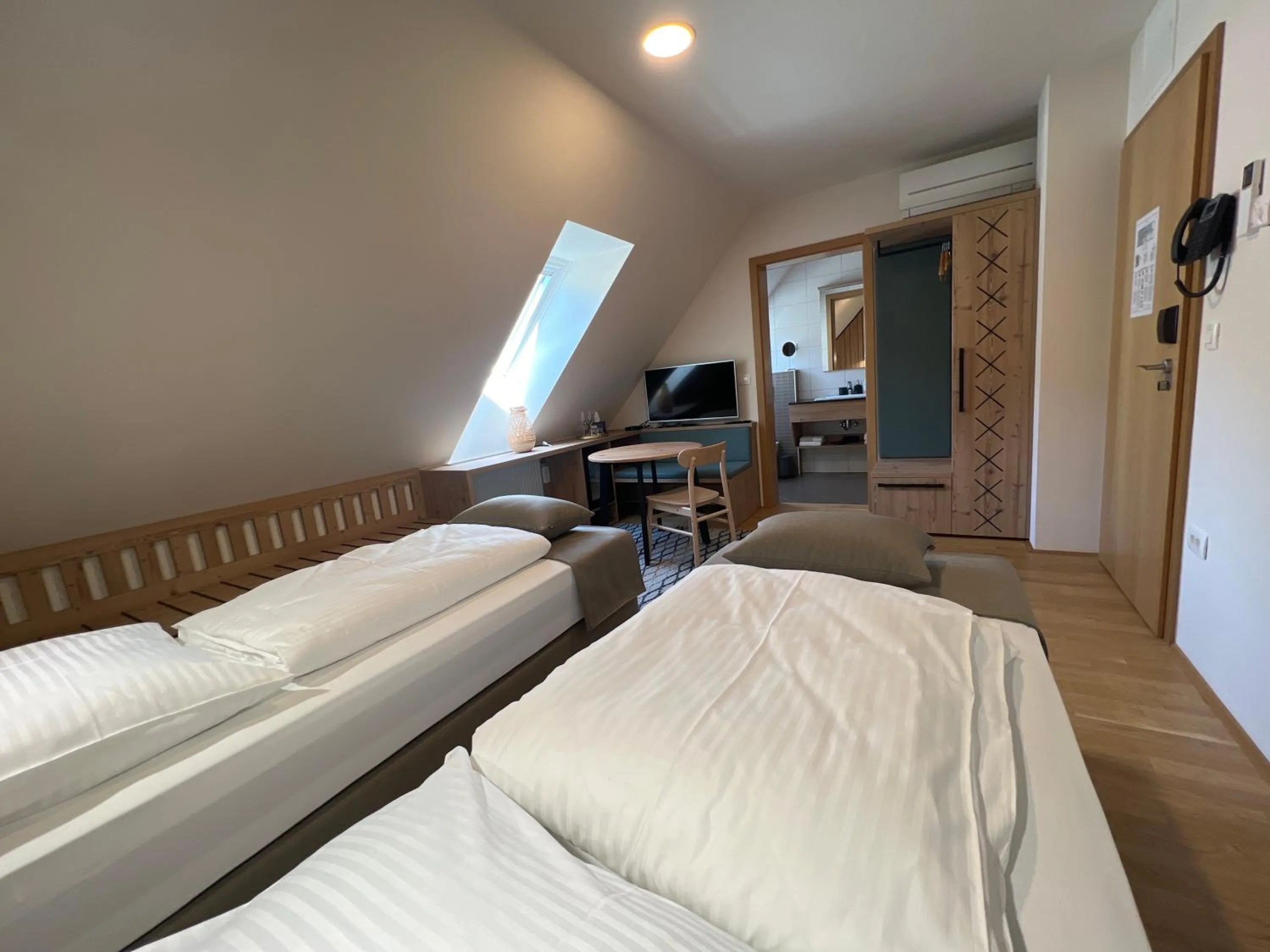 Bed in Na Vasi restavracija in prenočišča