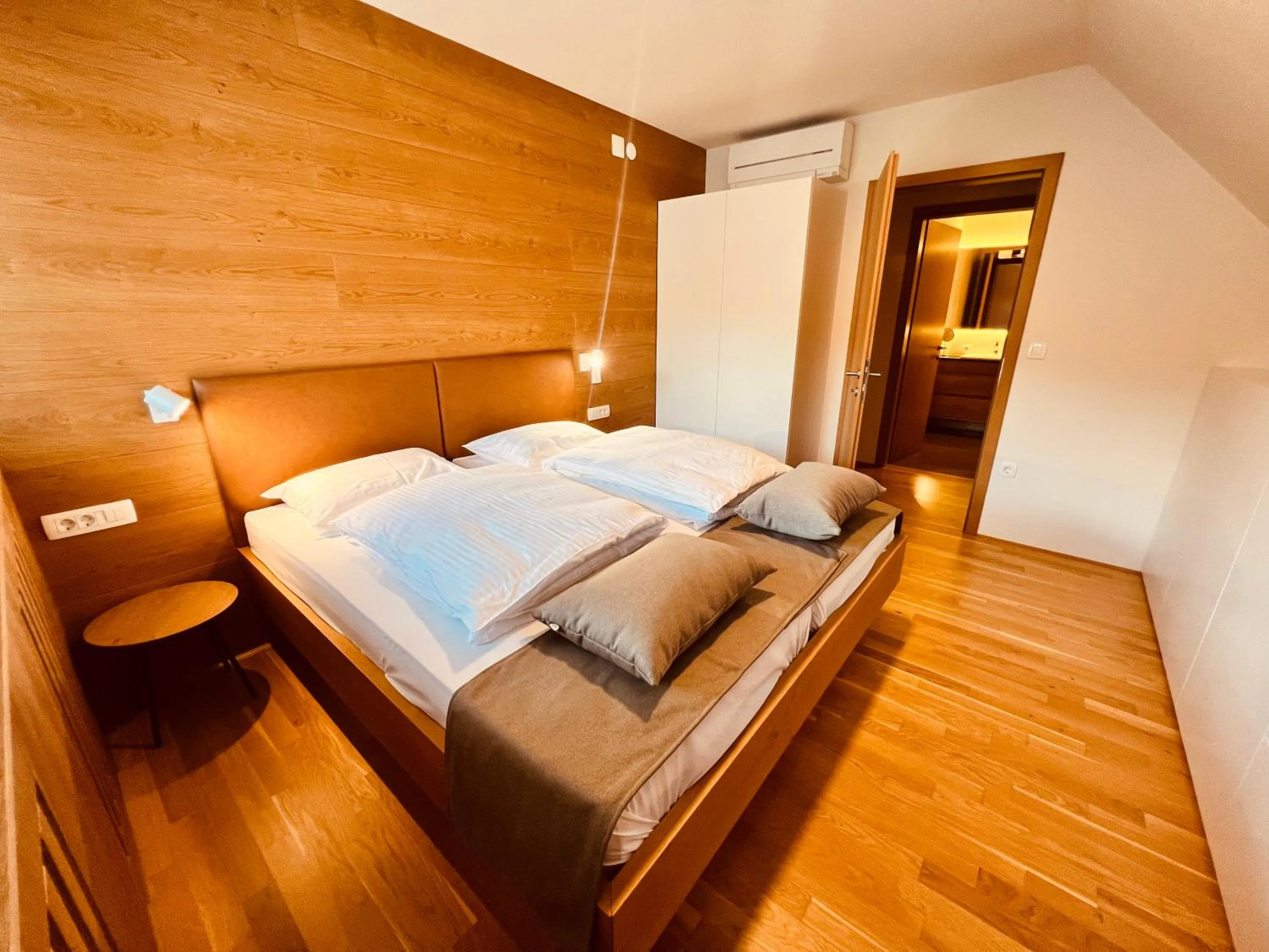 Bed in Na Vasi restavracija in prenočišča