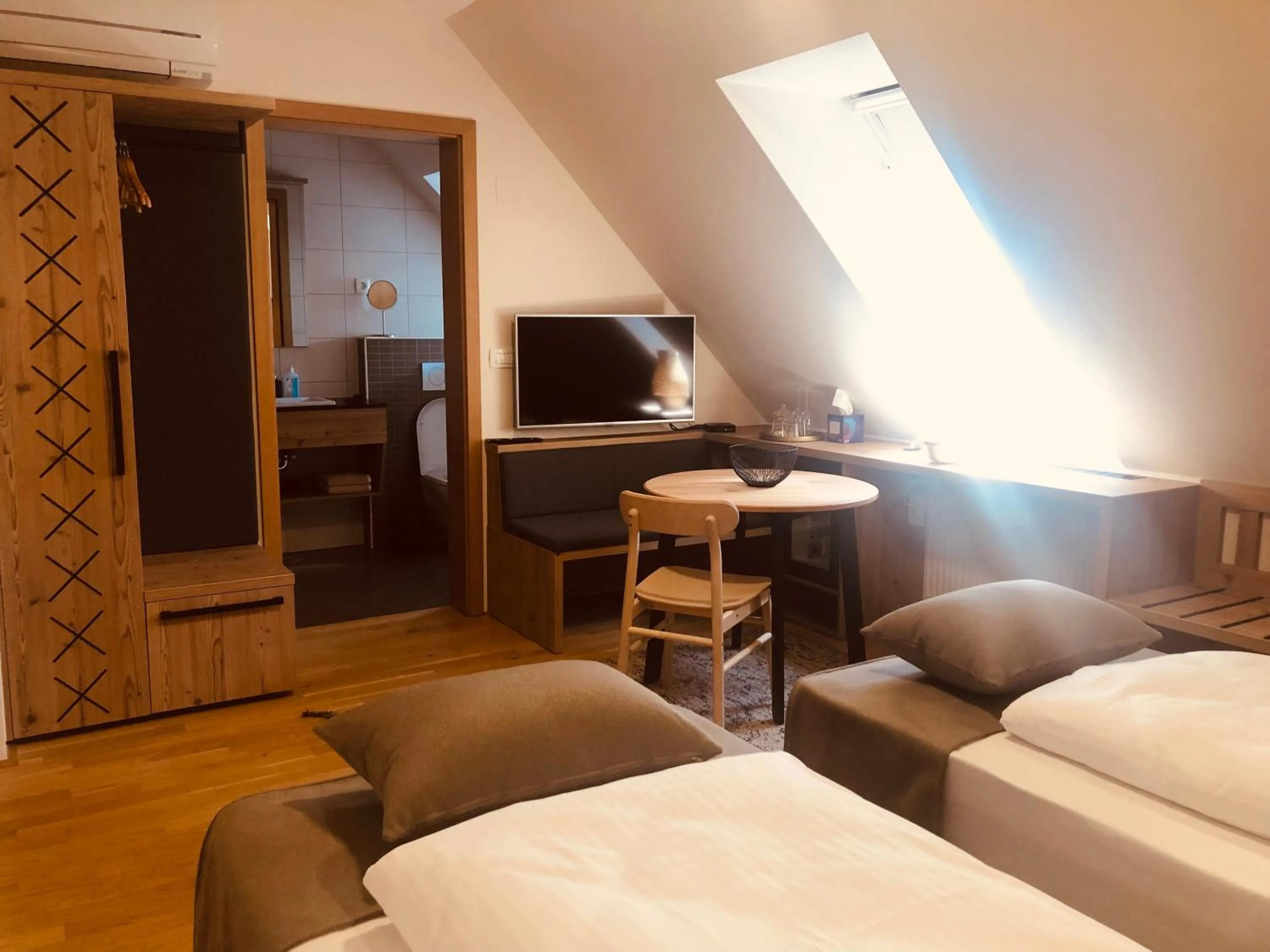 Bed in Na Vasi restavracija in prenočišča