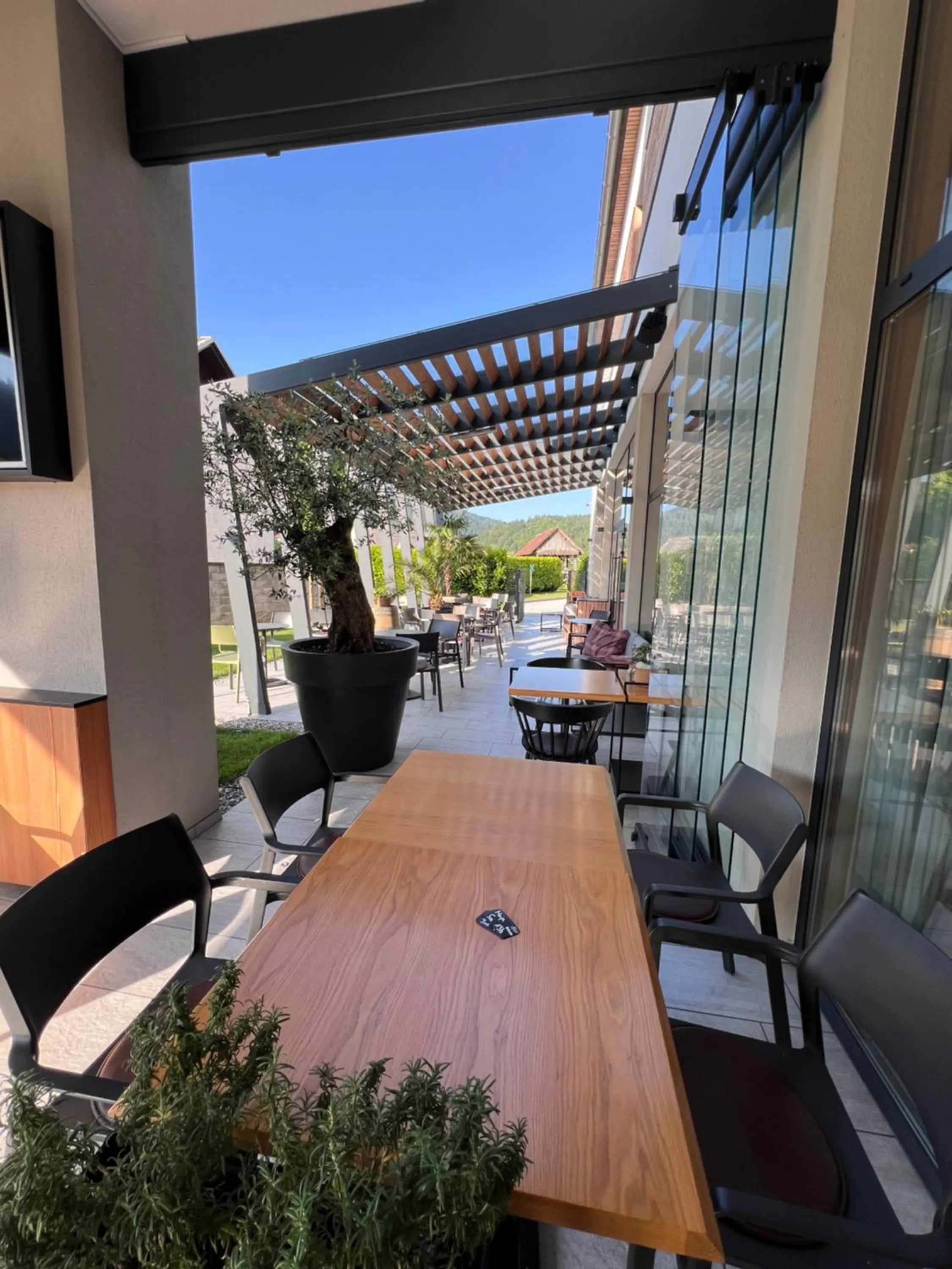 Na Vasi restavracija in prenočišča