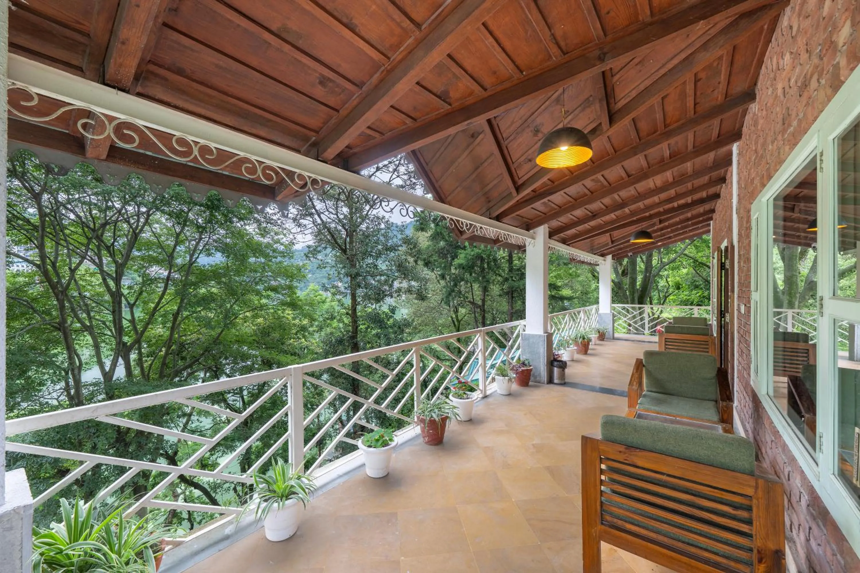 Balcony/Terrace in Echor Malusara Lakeview Retreat Bhimtal