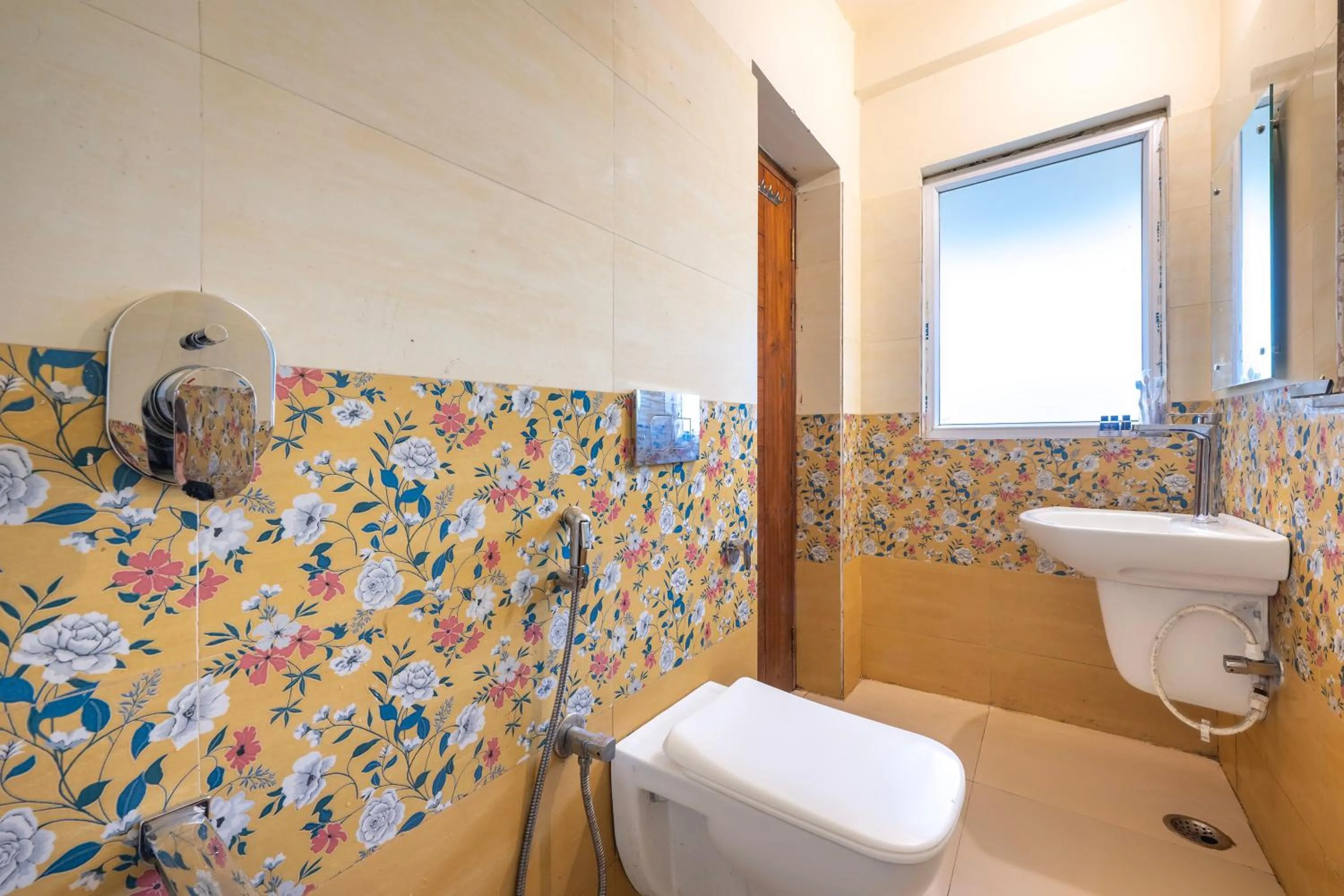 Bathroom in Echor Malusara Lakeview Retreat Bhimtal