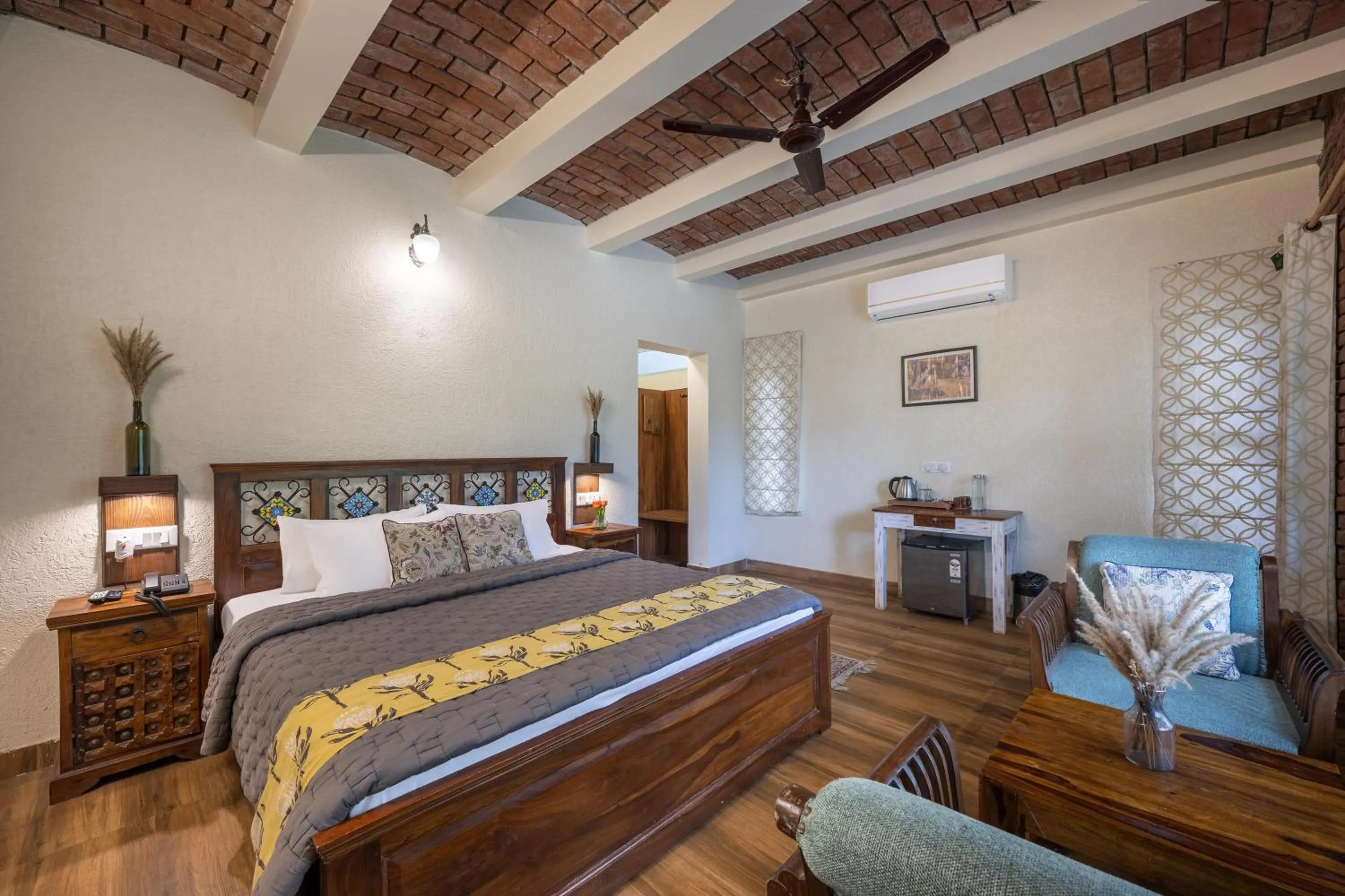 Bed in Echor Malusara Lakeview Retreat Bhimtal