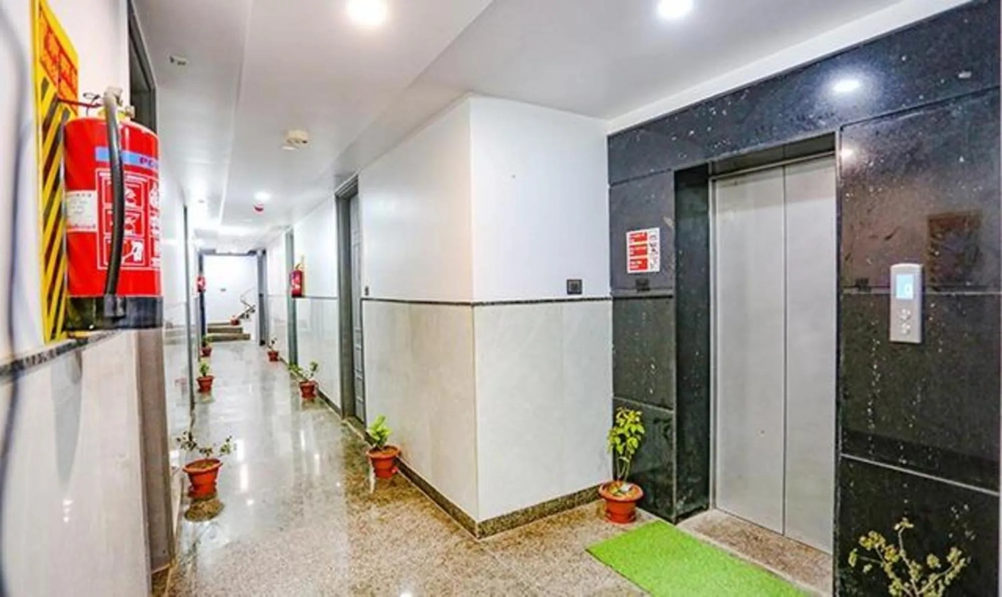 elevator in Via Rama