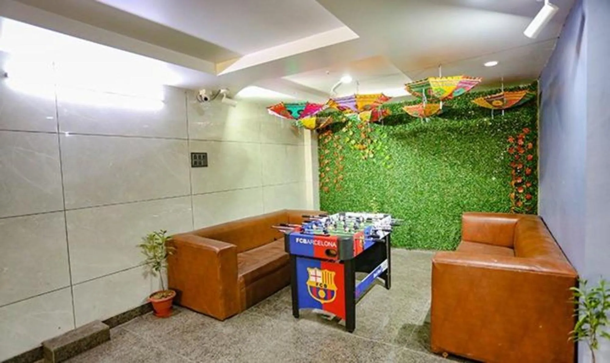 Seating area in Via Rama