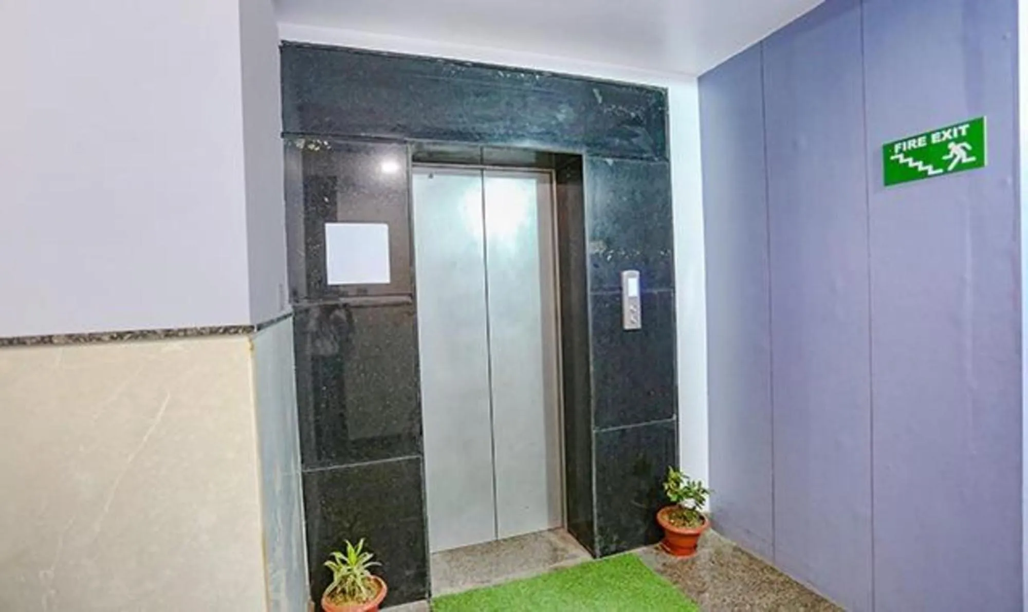 elevator in Via Rama