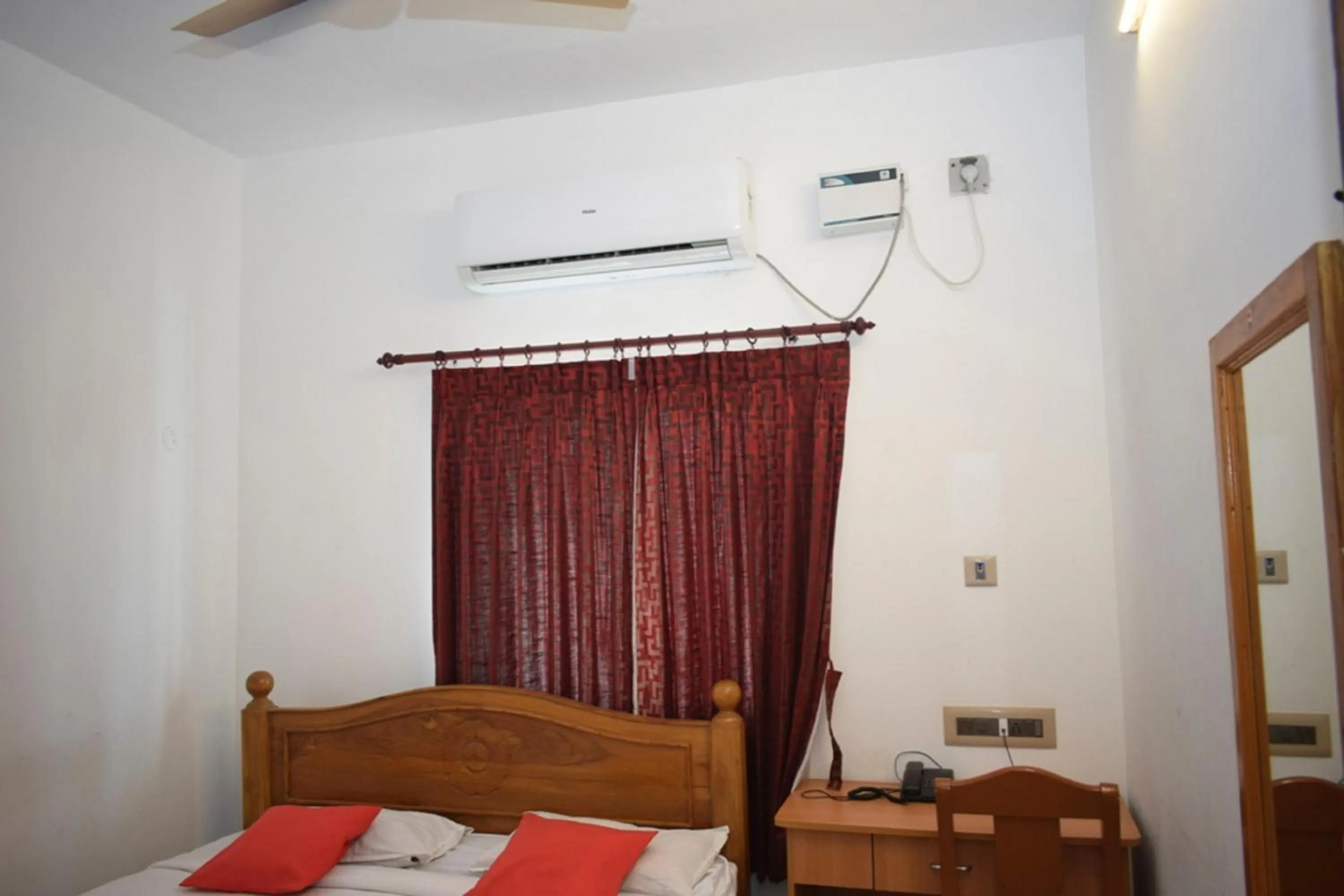 Bed in Haleemas Residency