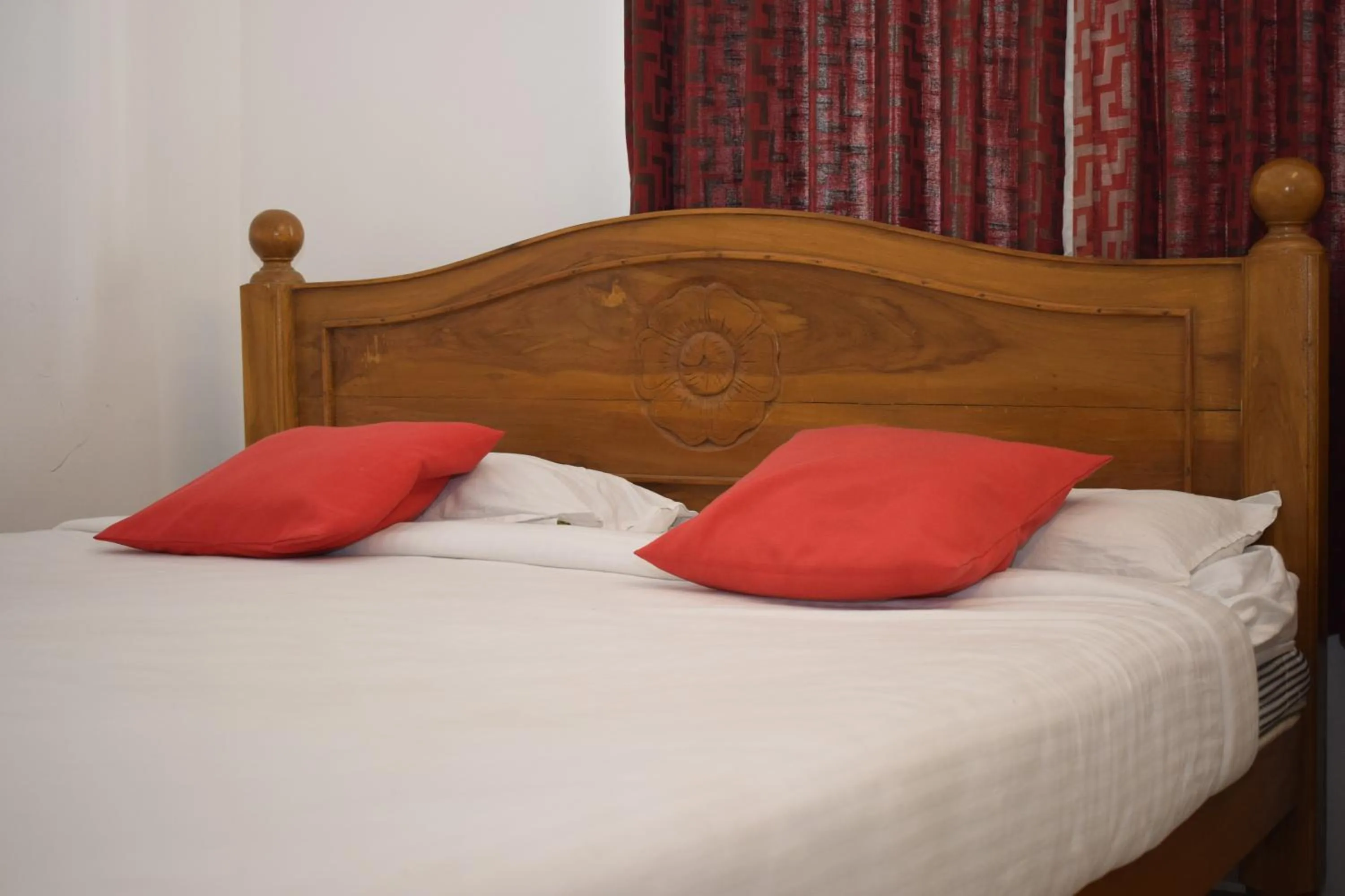 Bed in Haleemas Residency