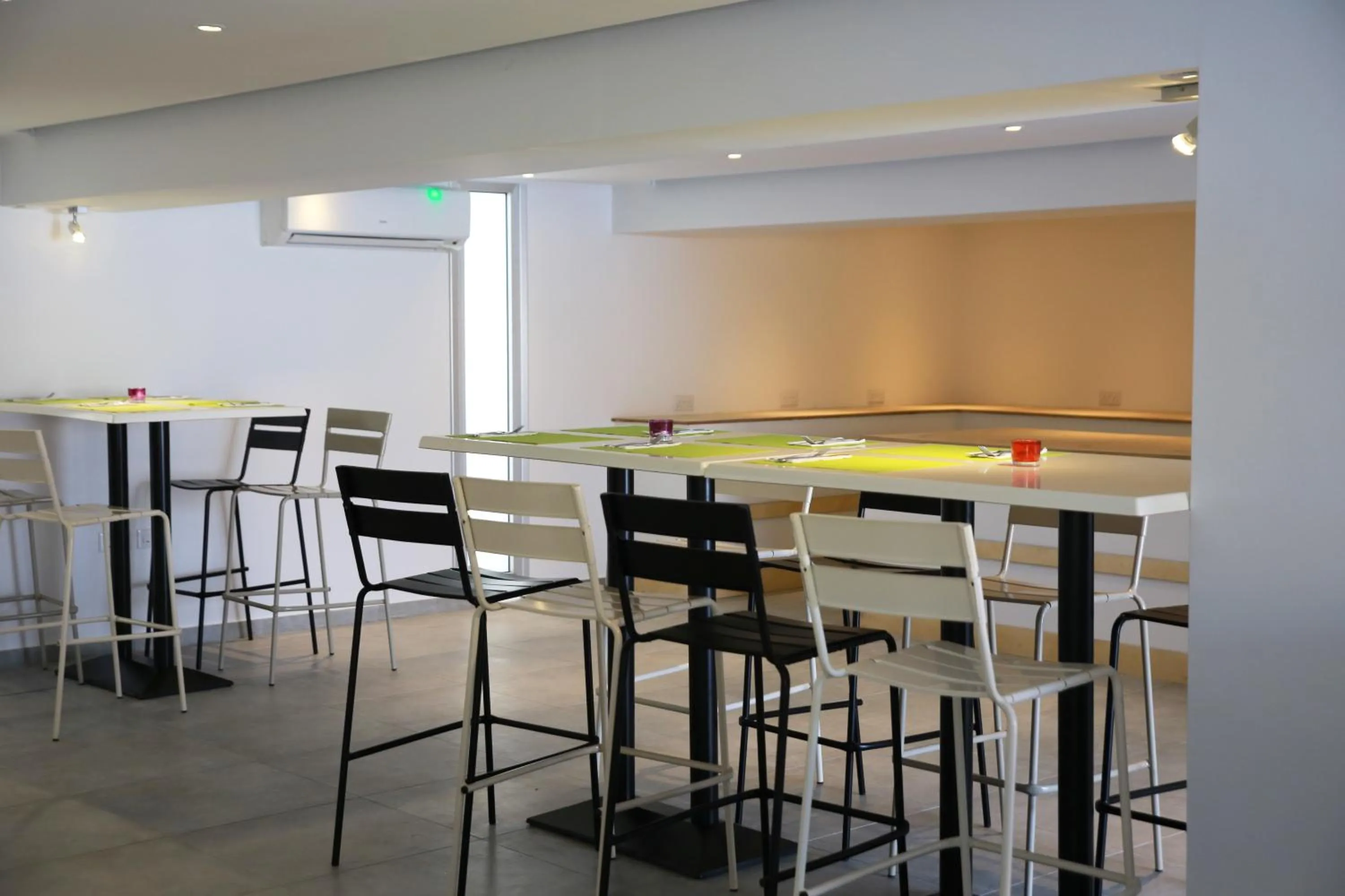 Restaurant/places to eat in Sea CleoNapa Mandali