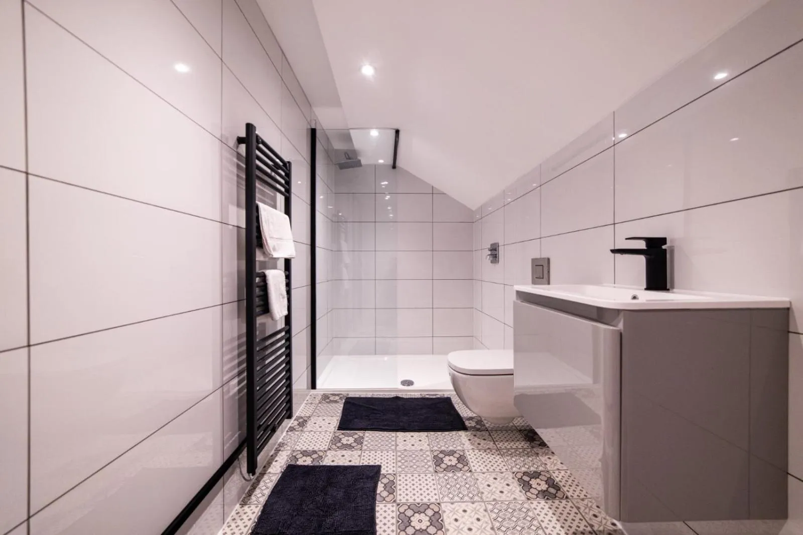 Bathroom in Hollywood Suite Sasco Apartments