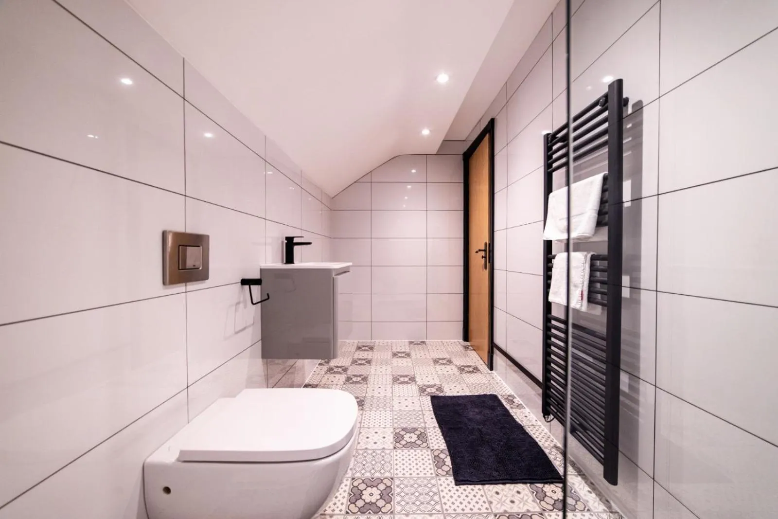 Bathroom in Hollywood Suite Sasco Apartments