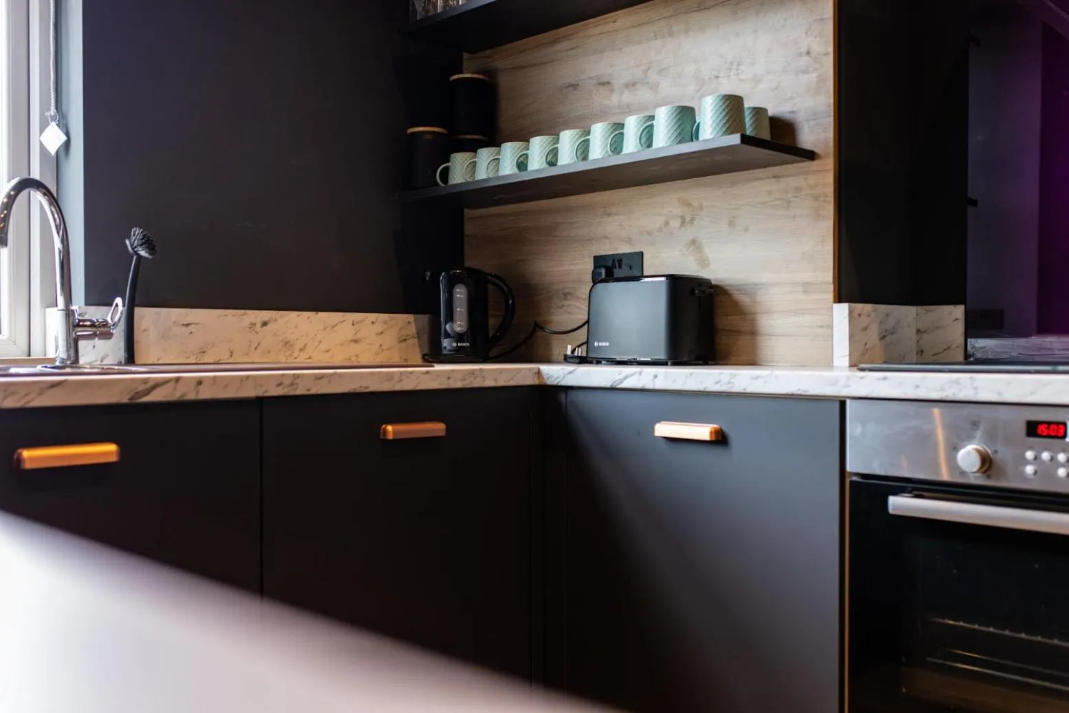 Kitchen or kitchenette in Hollywood Suite Sasco Apartments