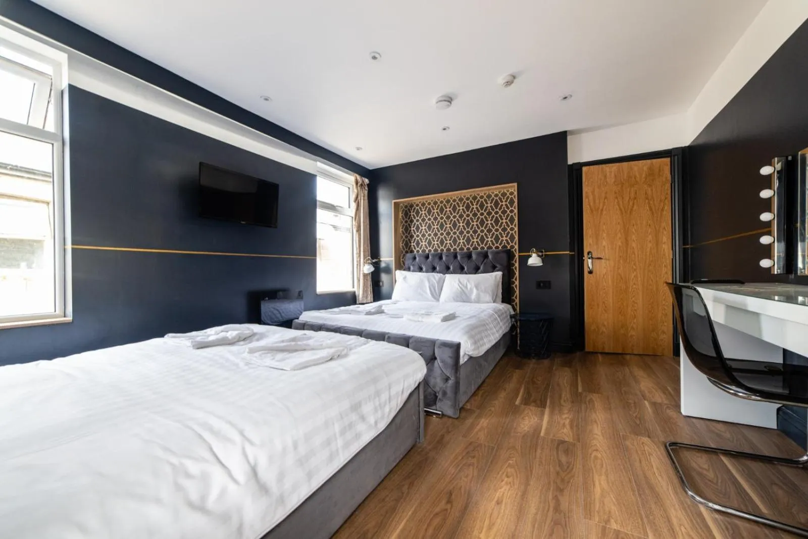 Bedroom, Bed in Hollywood Suite Sasco Apartments