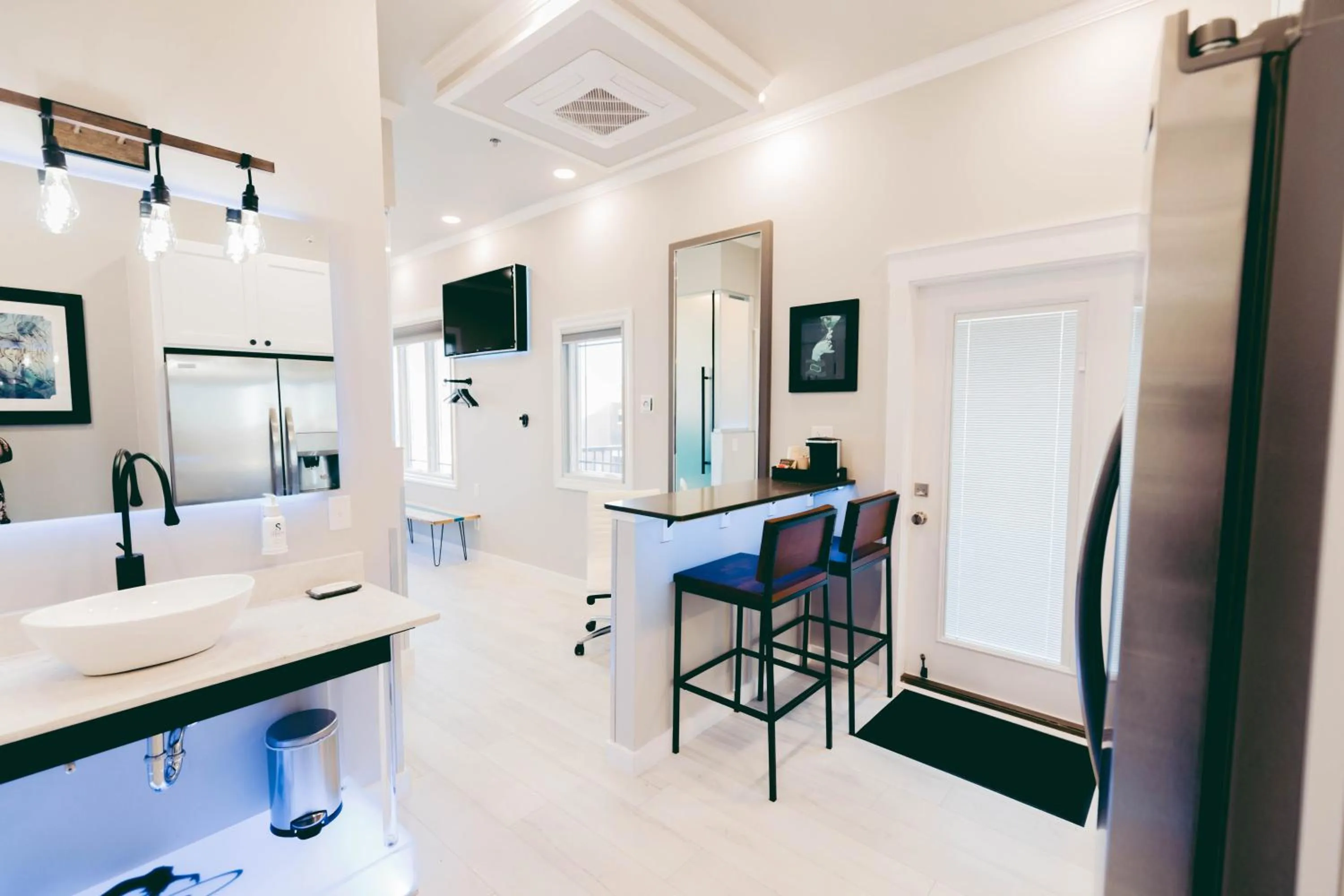 River Sirens Hotel-Contactless Check in Hotel