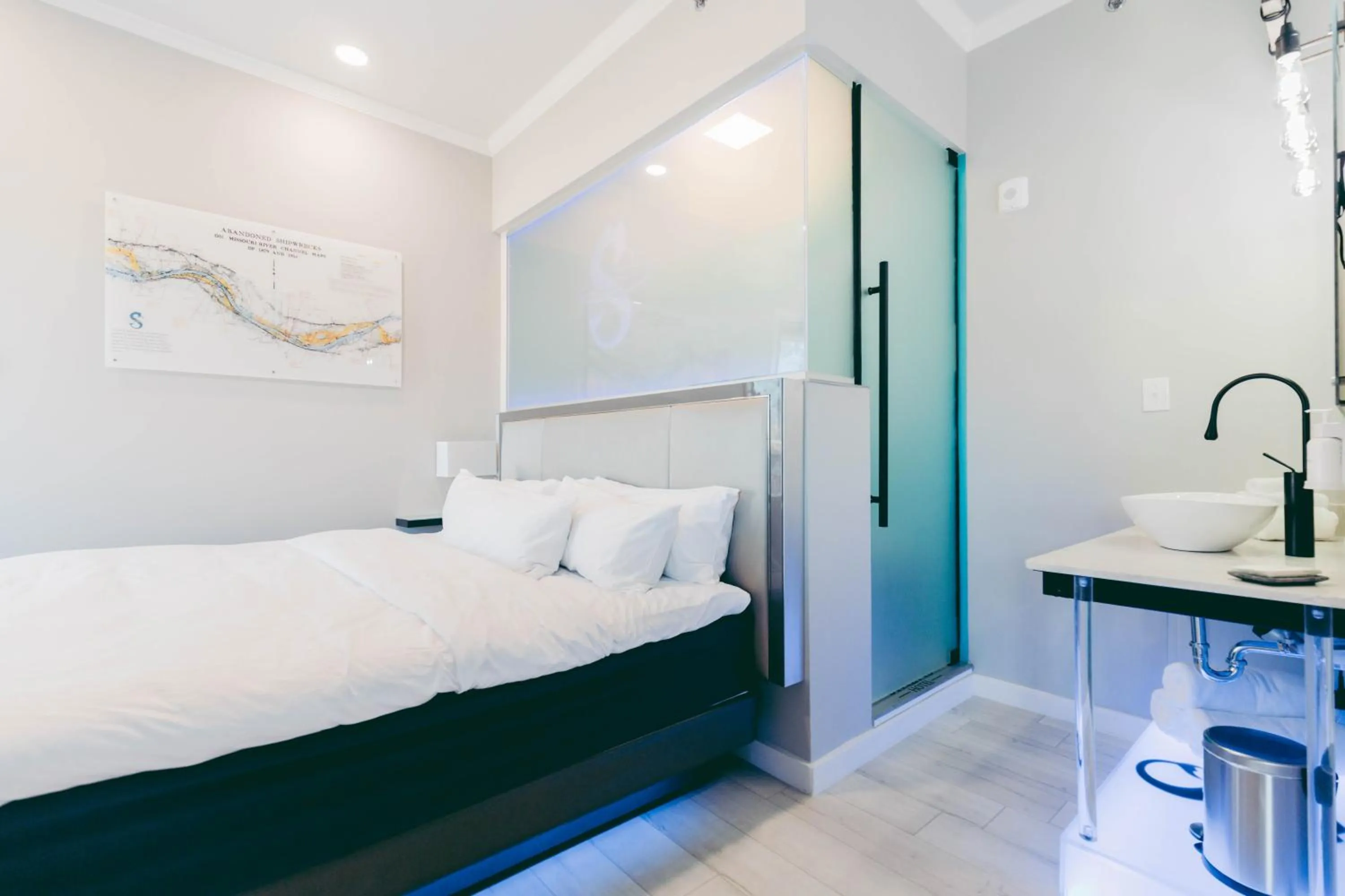 Bed in River Sirens Hotel-Contactless Check in Hotel