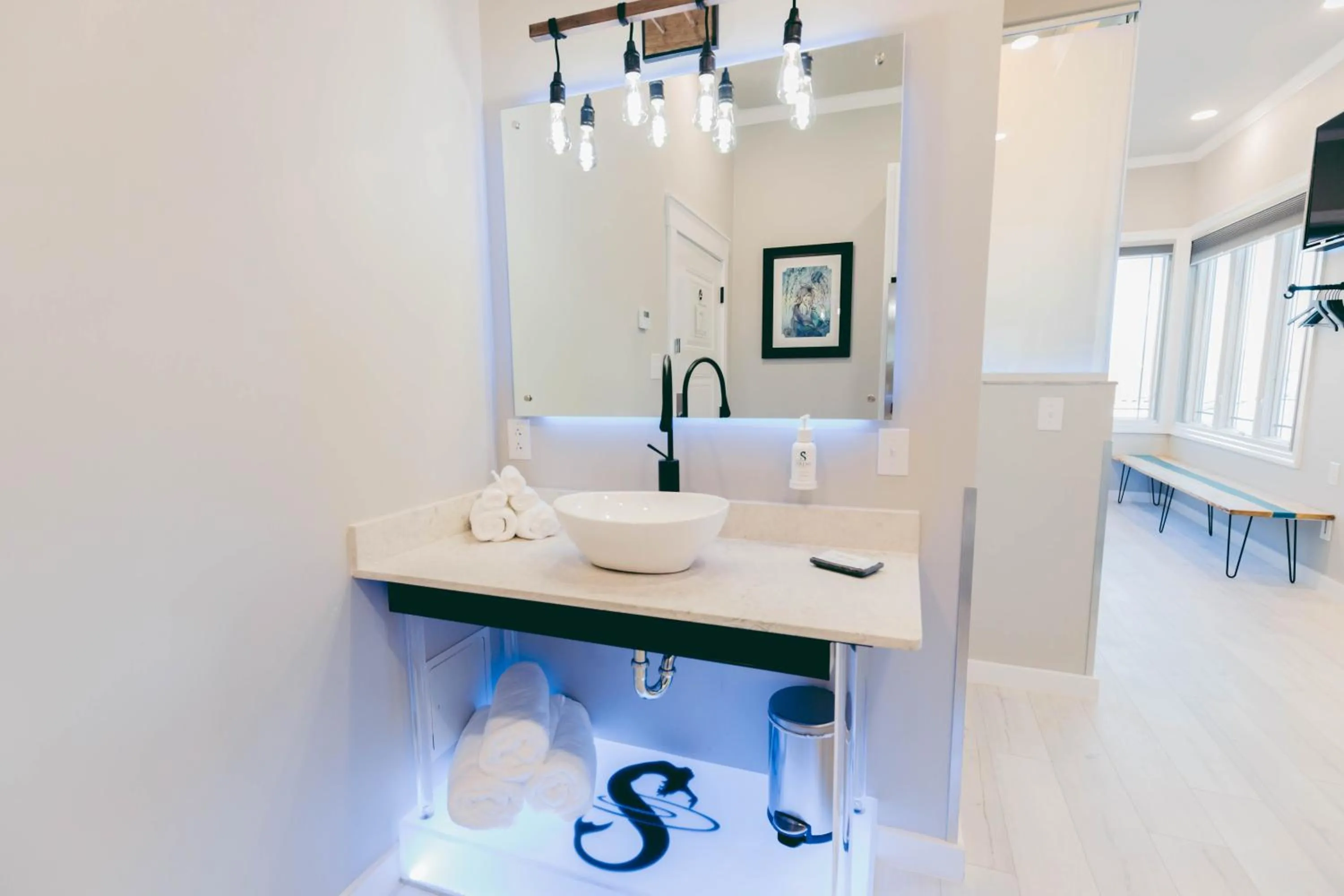 River Sirens Hotel-Contactless Check in Hotel