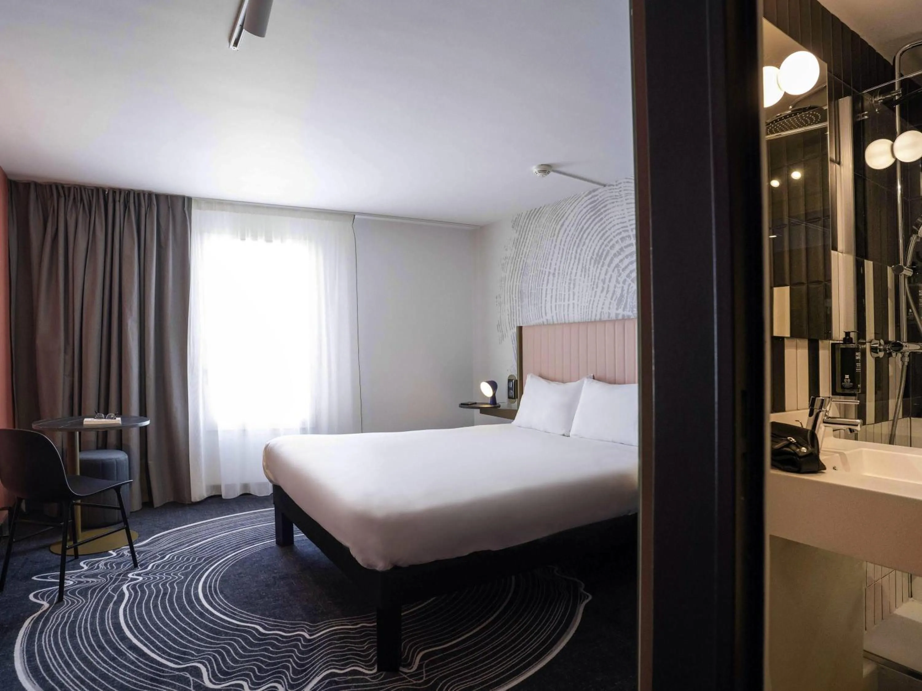 Property building, Bed in ibis Styles Paris Porte de Versailles - Mairie d'Issy
