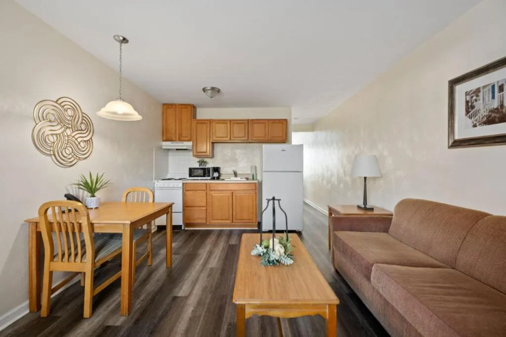 Living room in Affordable Suites Graham