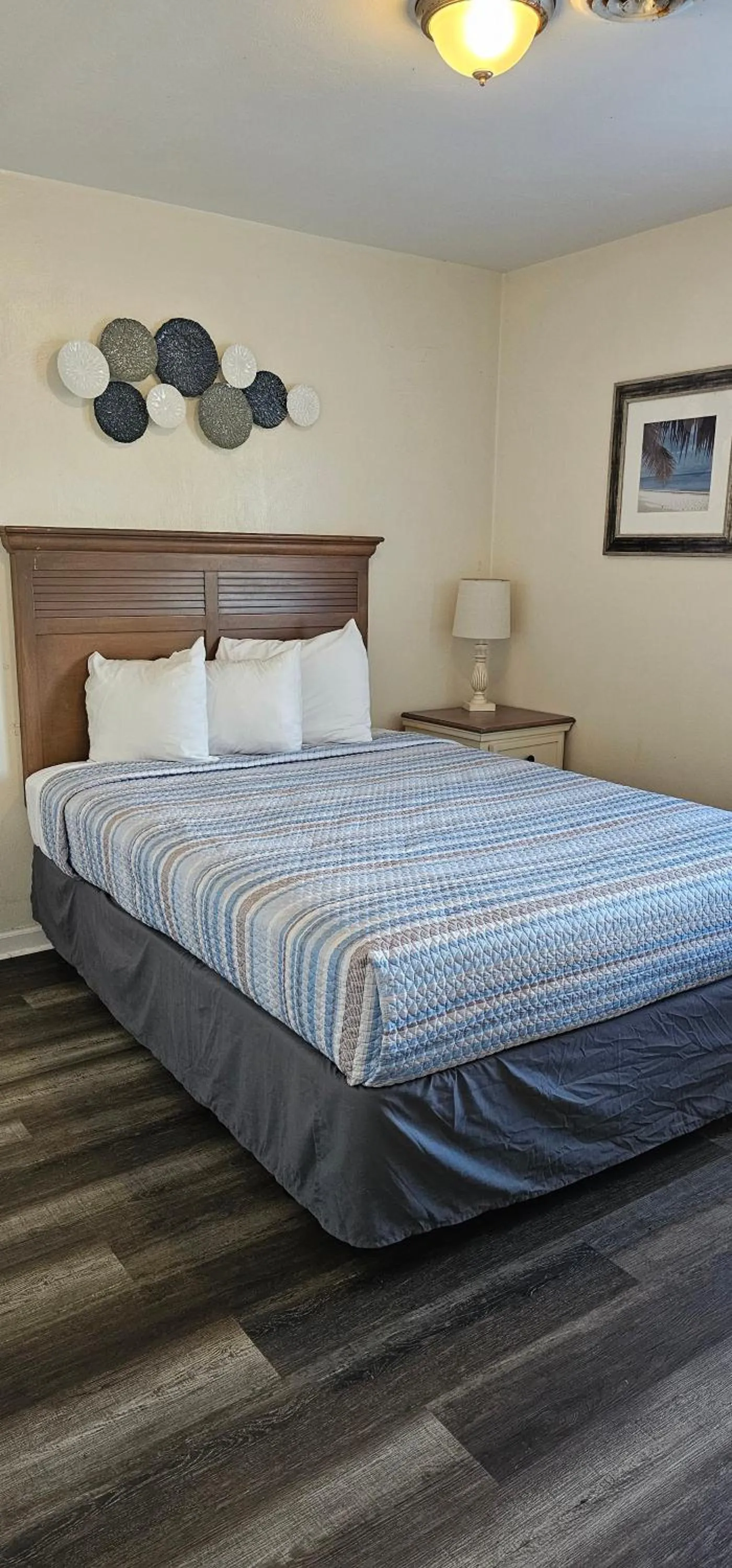 Bed in Affordable Suites Graham