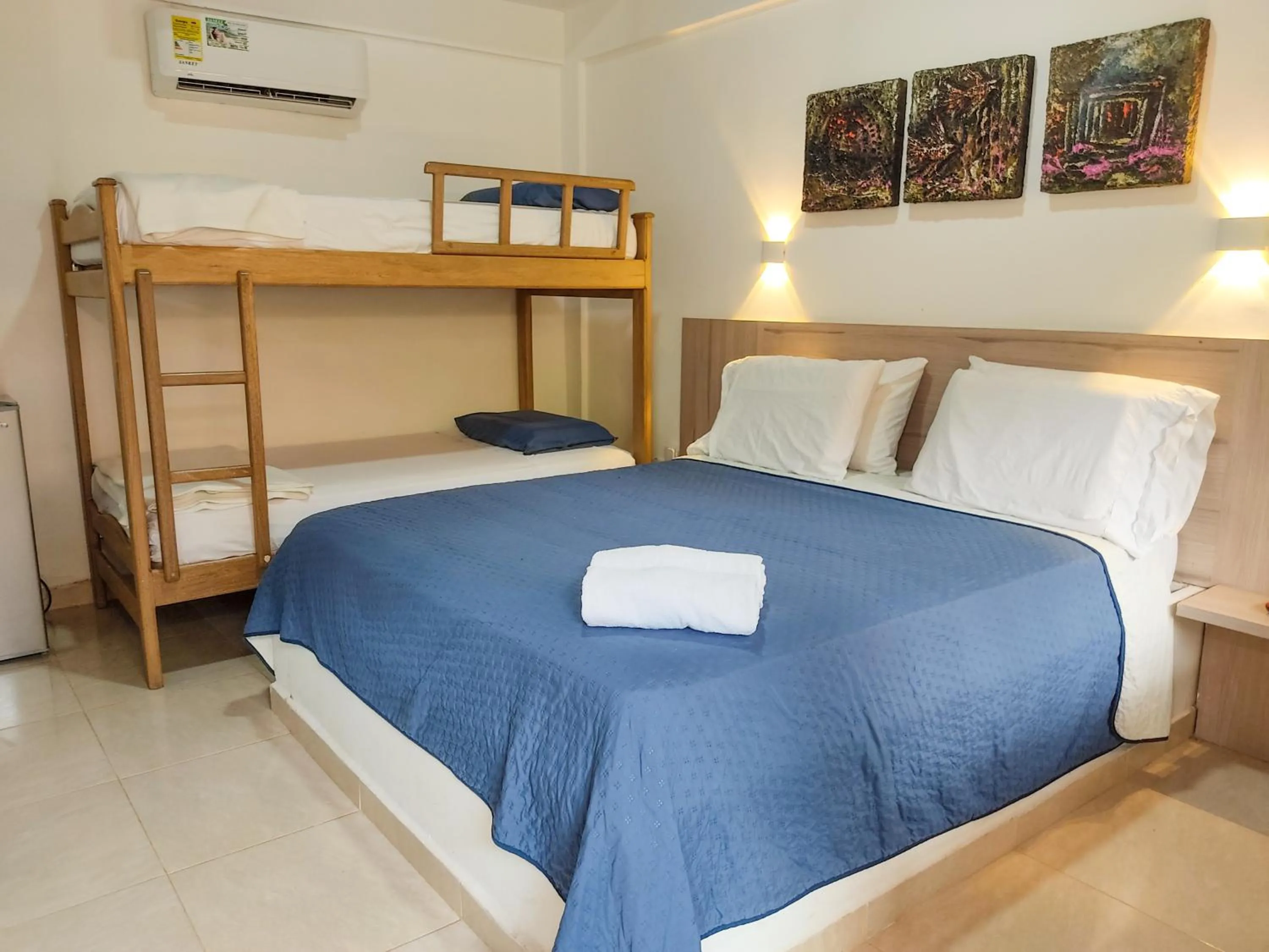 Photo of the whole room, Bed in Senderos del Mar - Tayrona