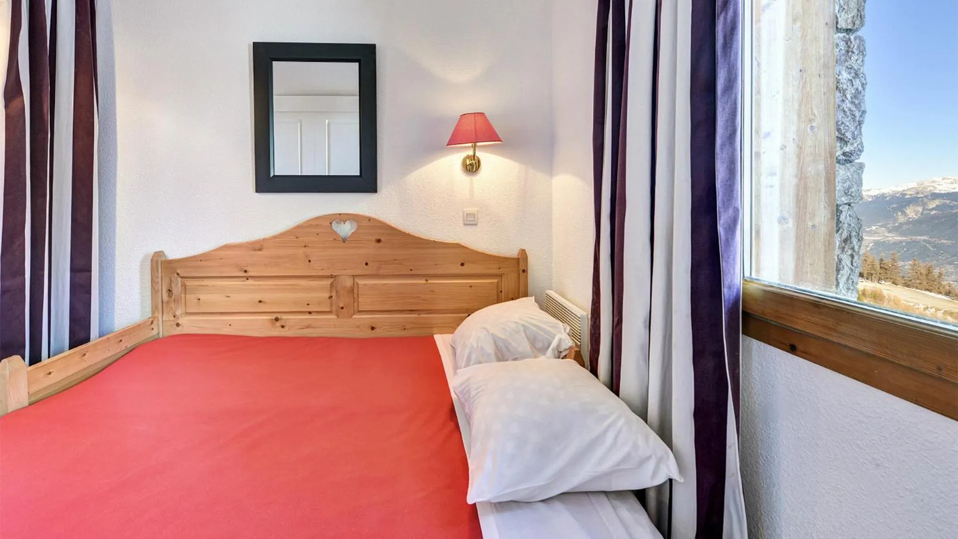 Bedroom, Bed in Vacancéole - Résidence Vega