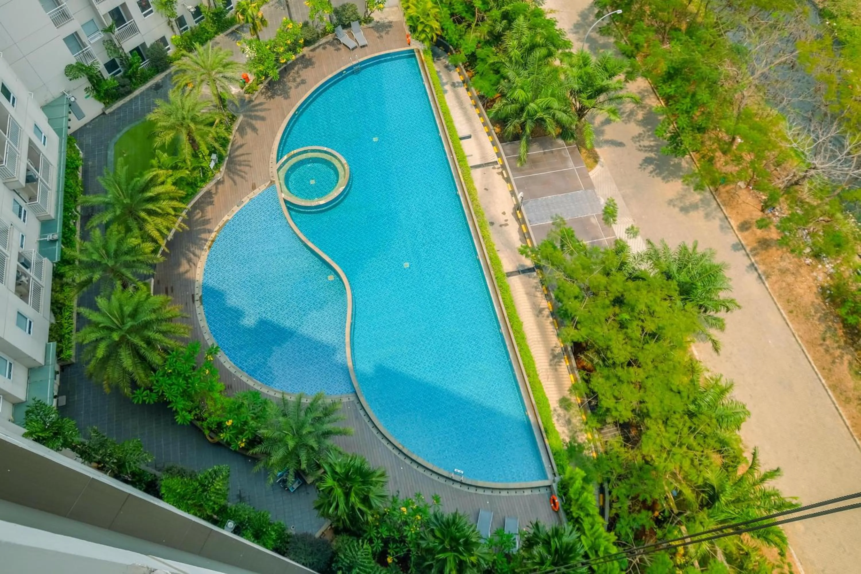 New Furnished with Cozy Stay @ Studio Mustika Golf Residence Apartment By Travelio