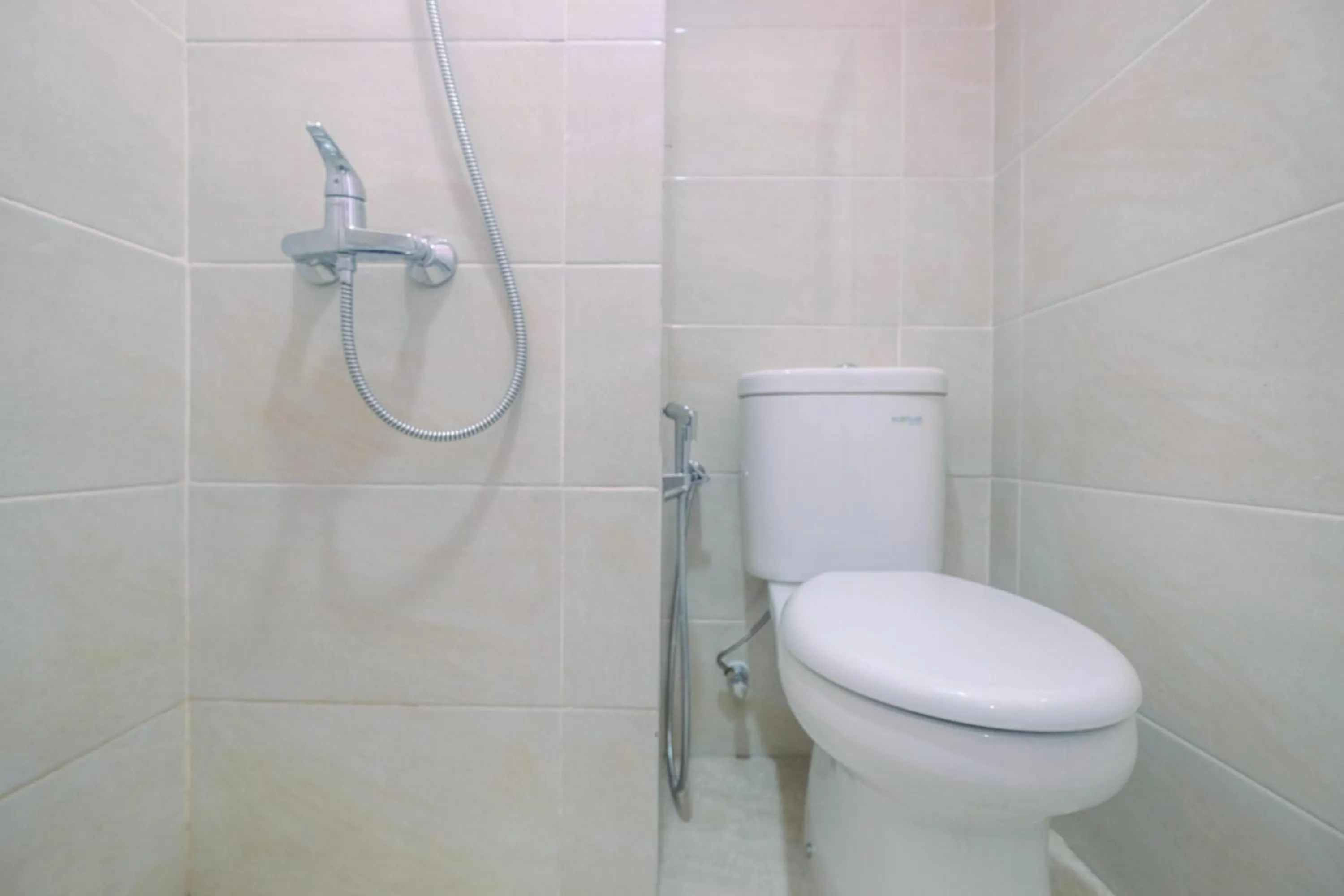 Bathroom in New Furnished with Cozy Stay @ Studio Mustika Golf Residence Apartment By Travelio