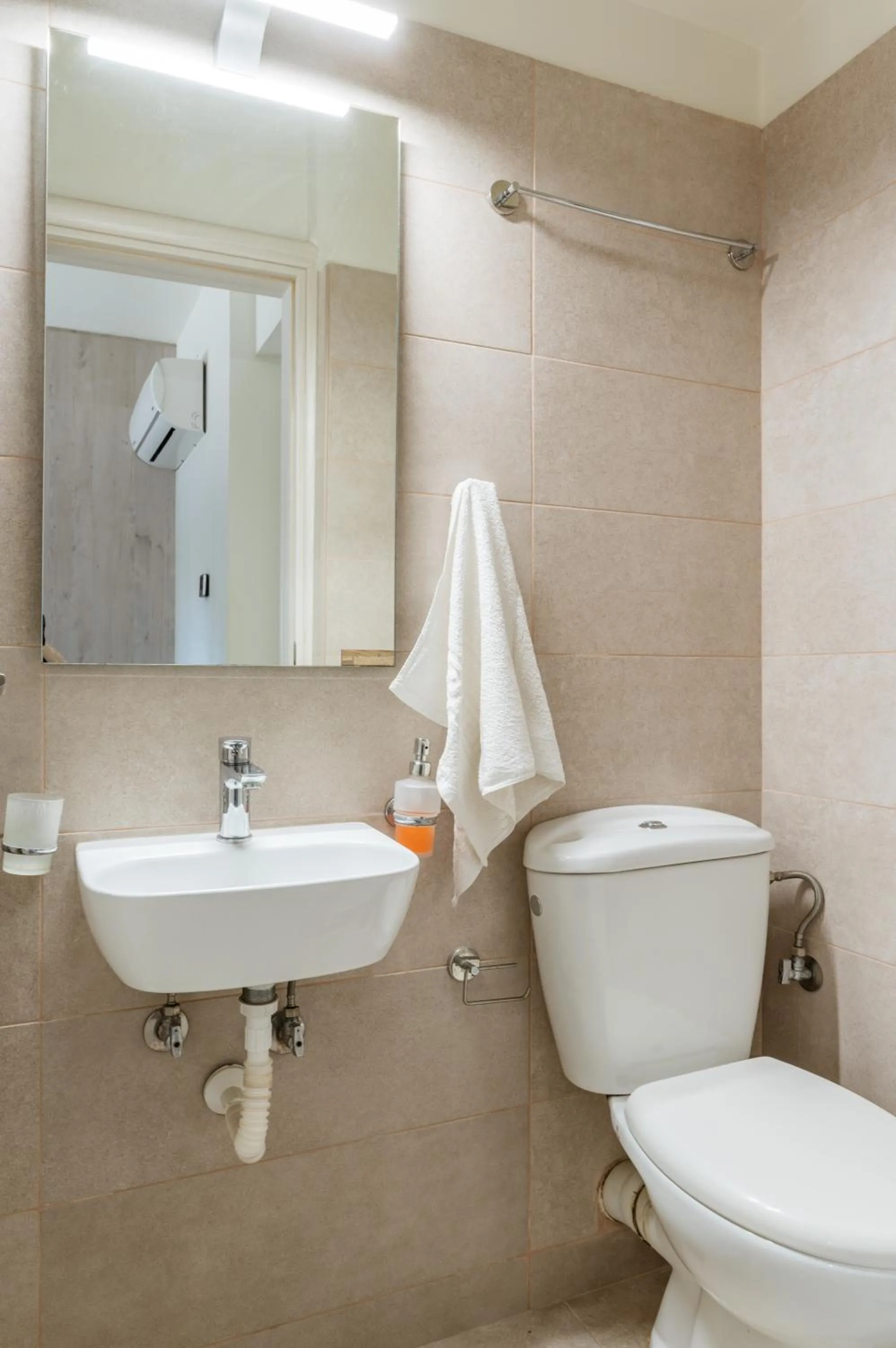 Toilet in Elvita Apartments 3