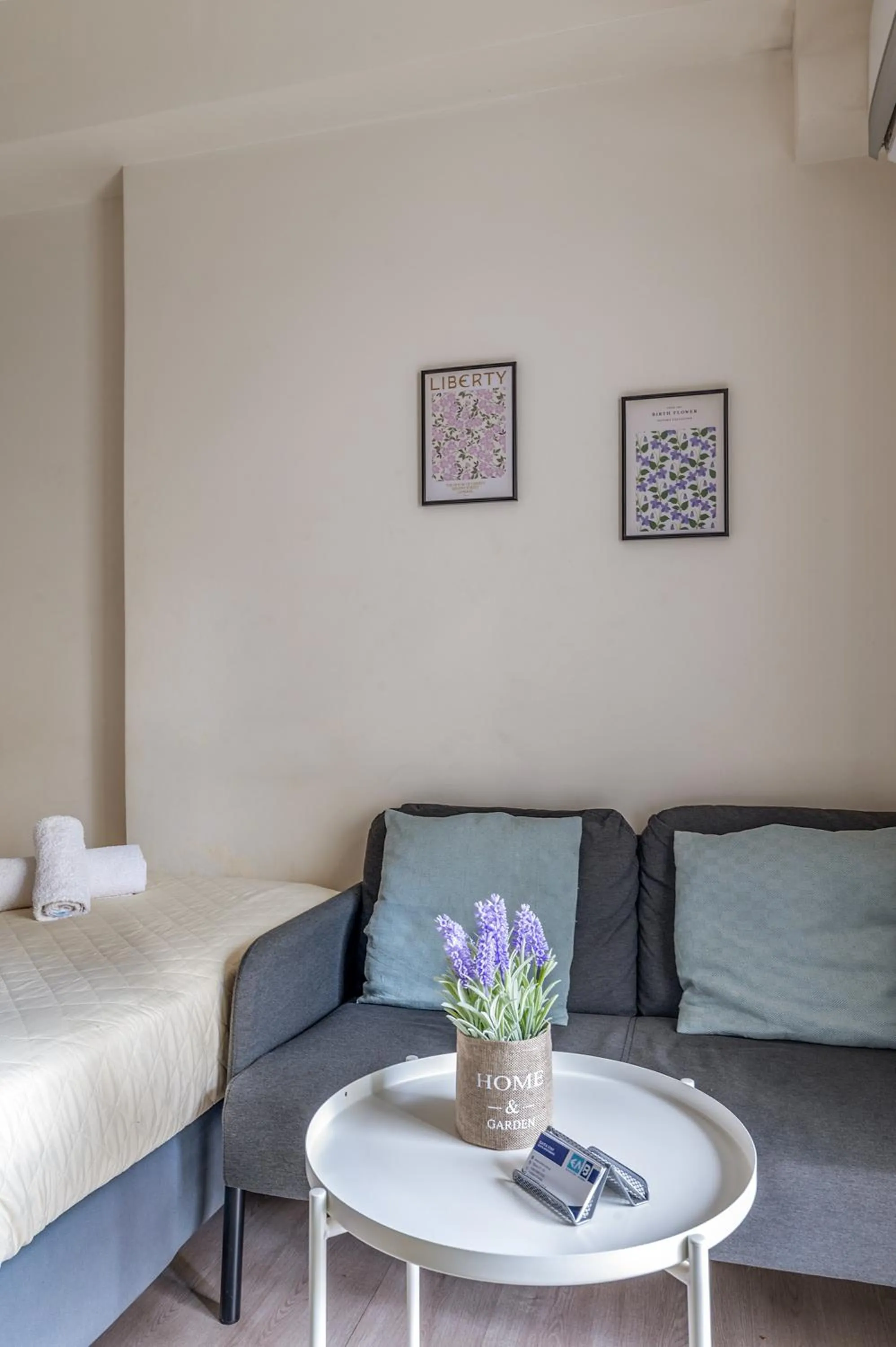 Seating area in Elvita Apartments 3