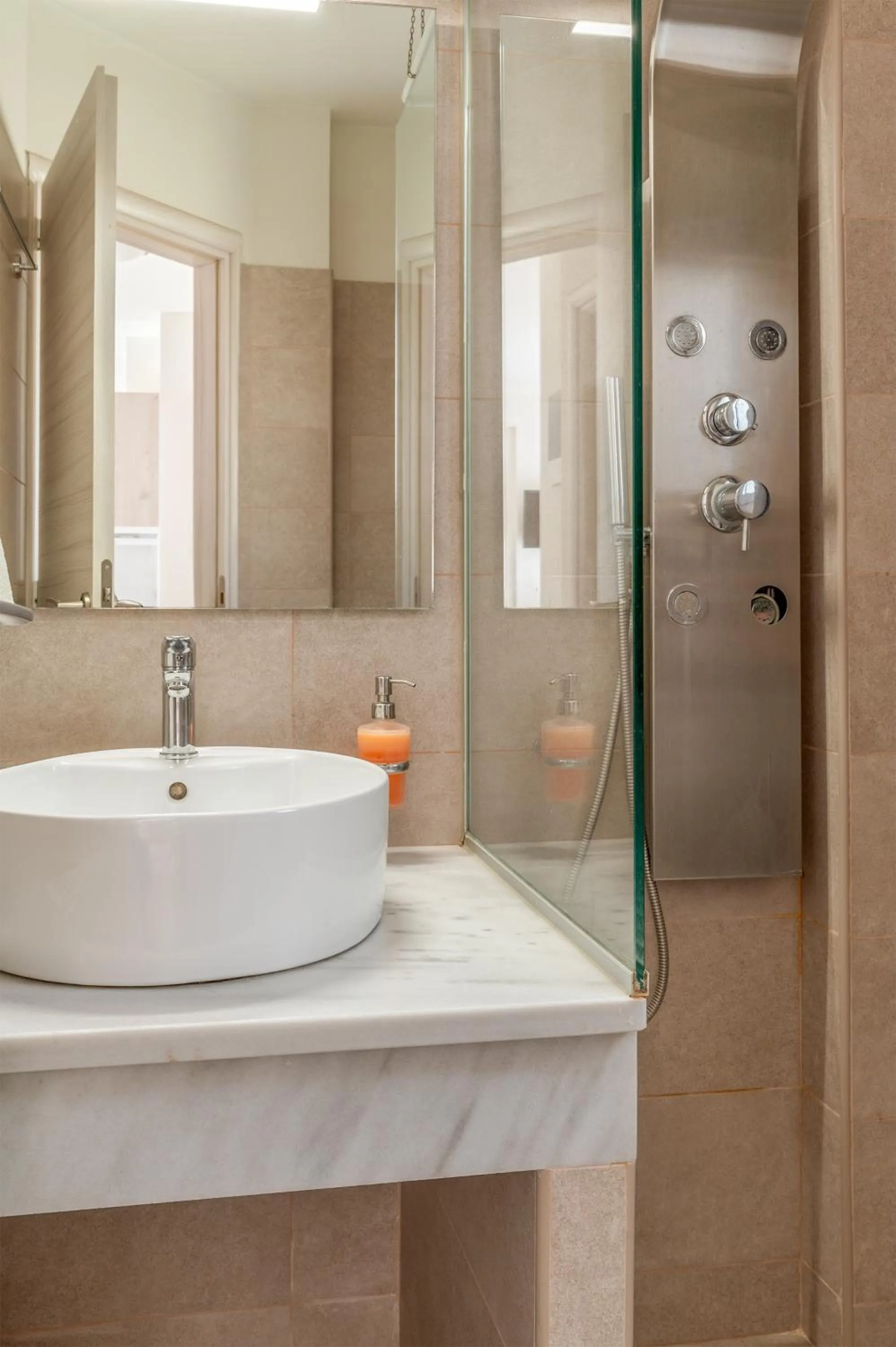 Shower in Elvita Apartments 3