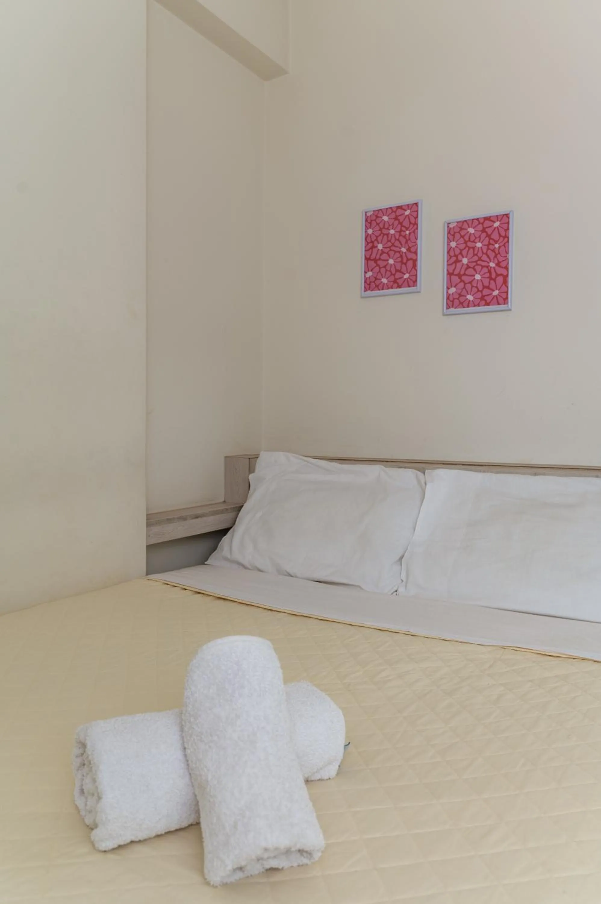 Bed in Elvita Apartments 3