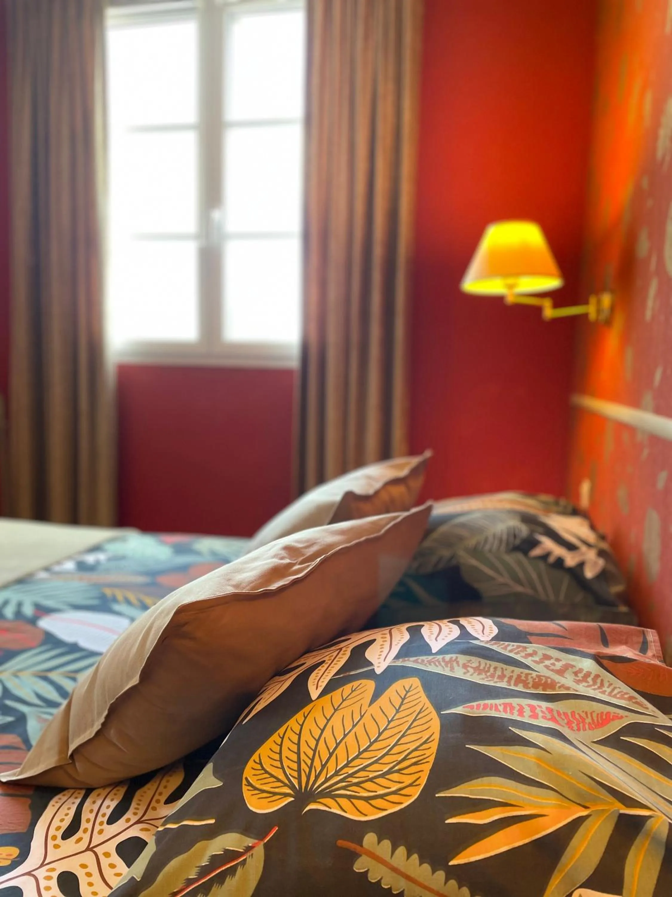 Bed in Les 3 rois by YY