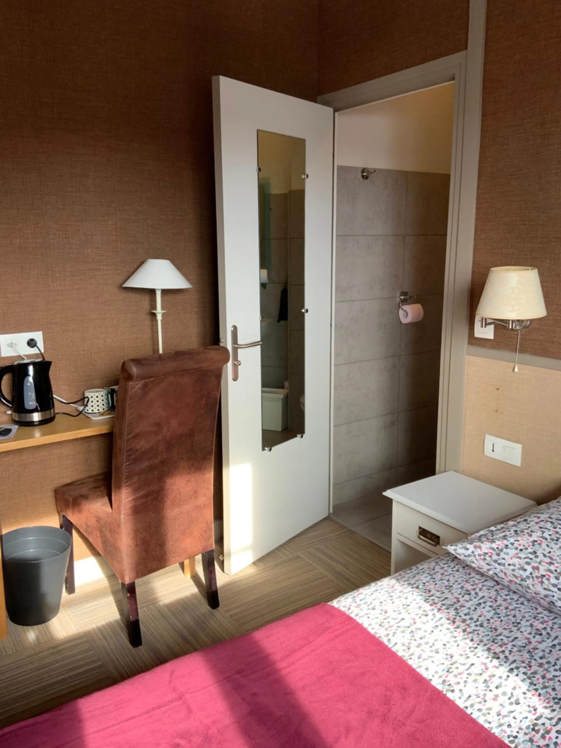 Bed in Les 3 rois by YY