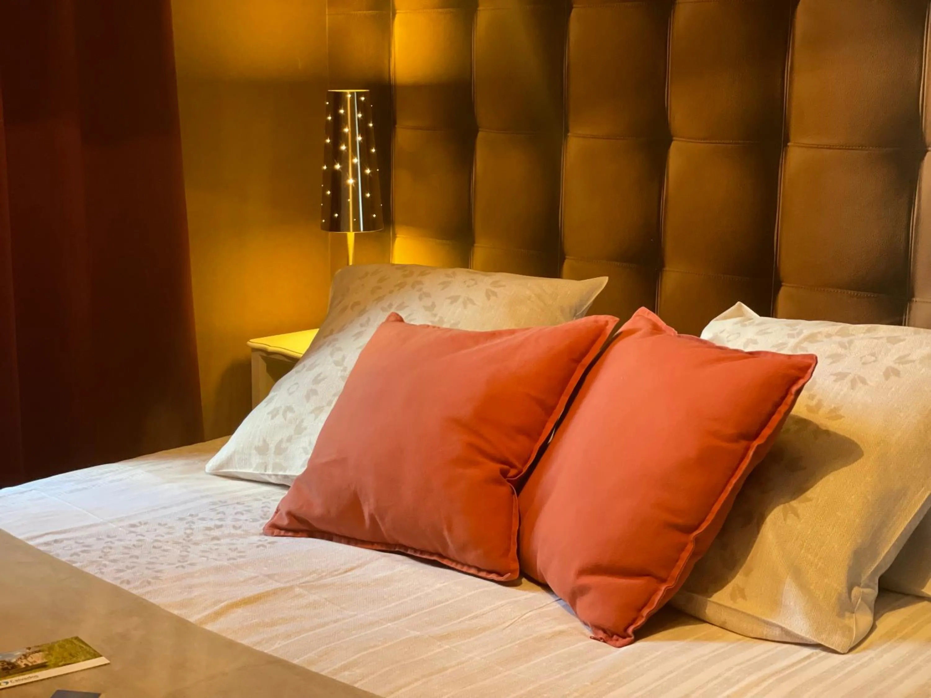 Bed in Les 3 rois by YY