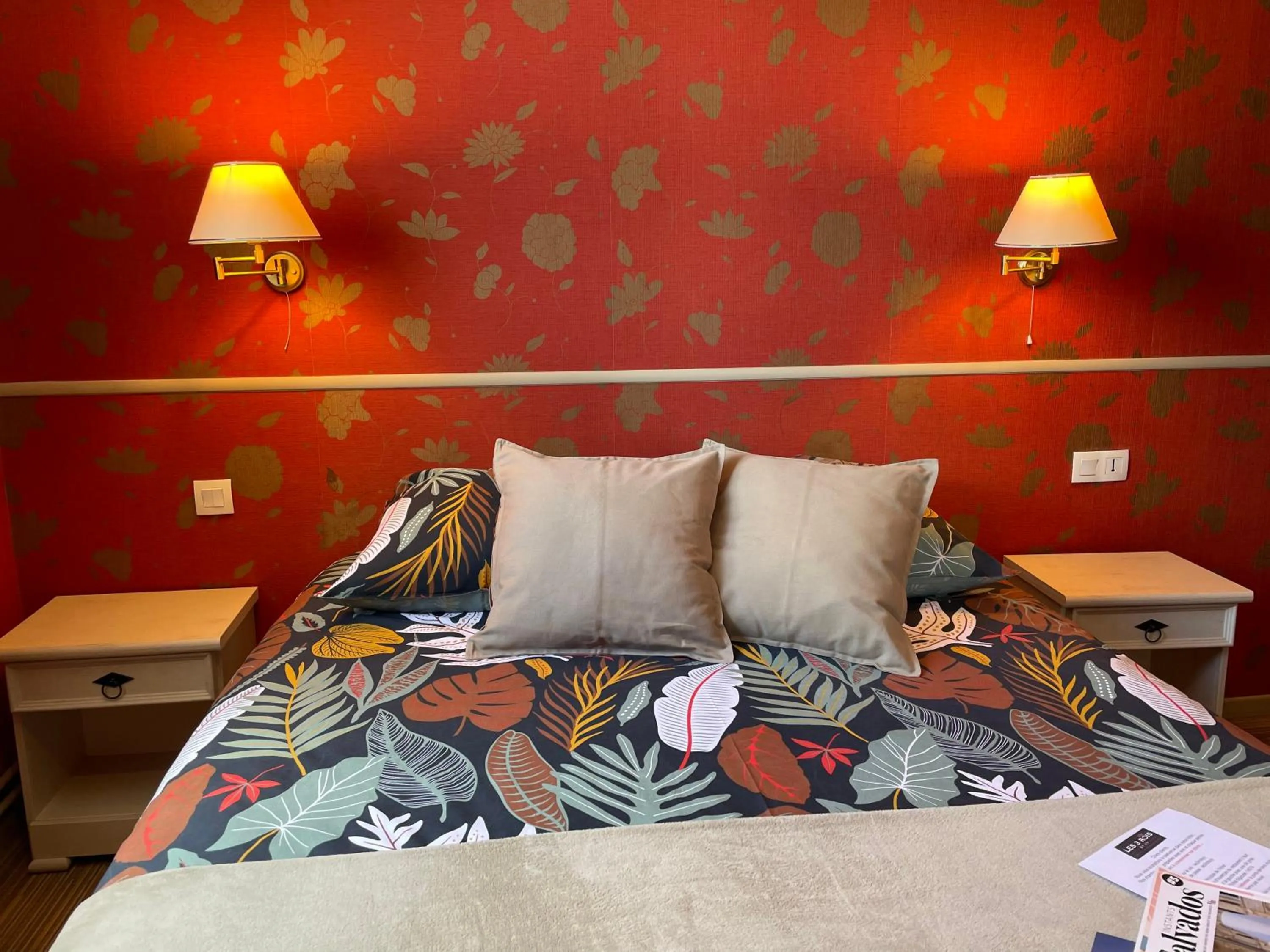 Bed in Les 3 rois by YY