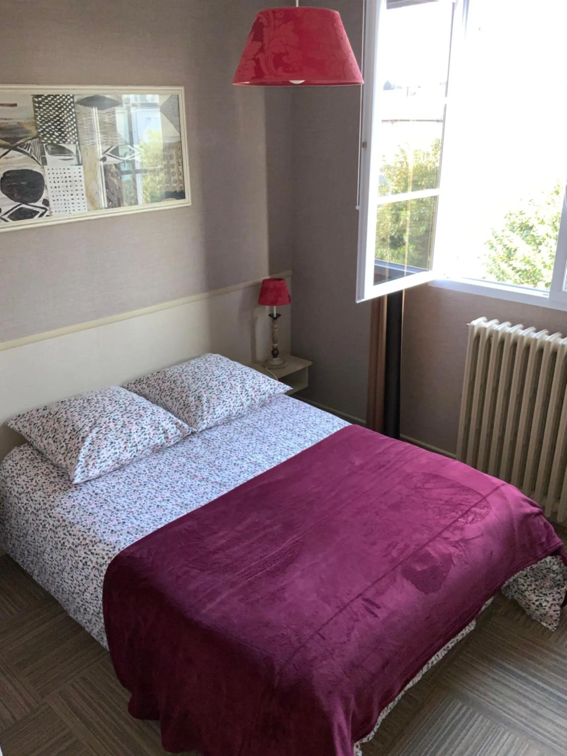 Bedroom, Bed in Les 3 rois by YY