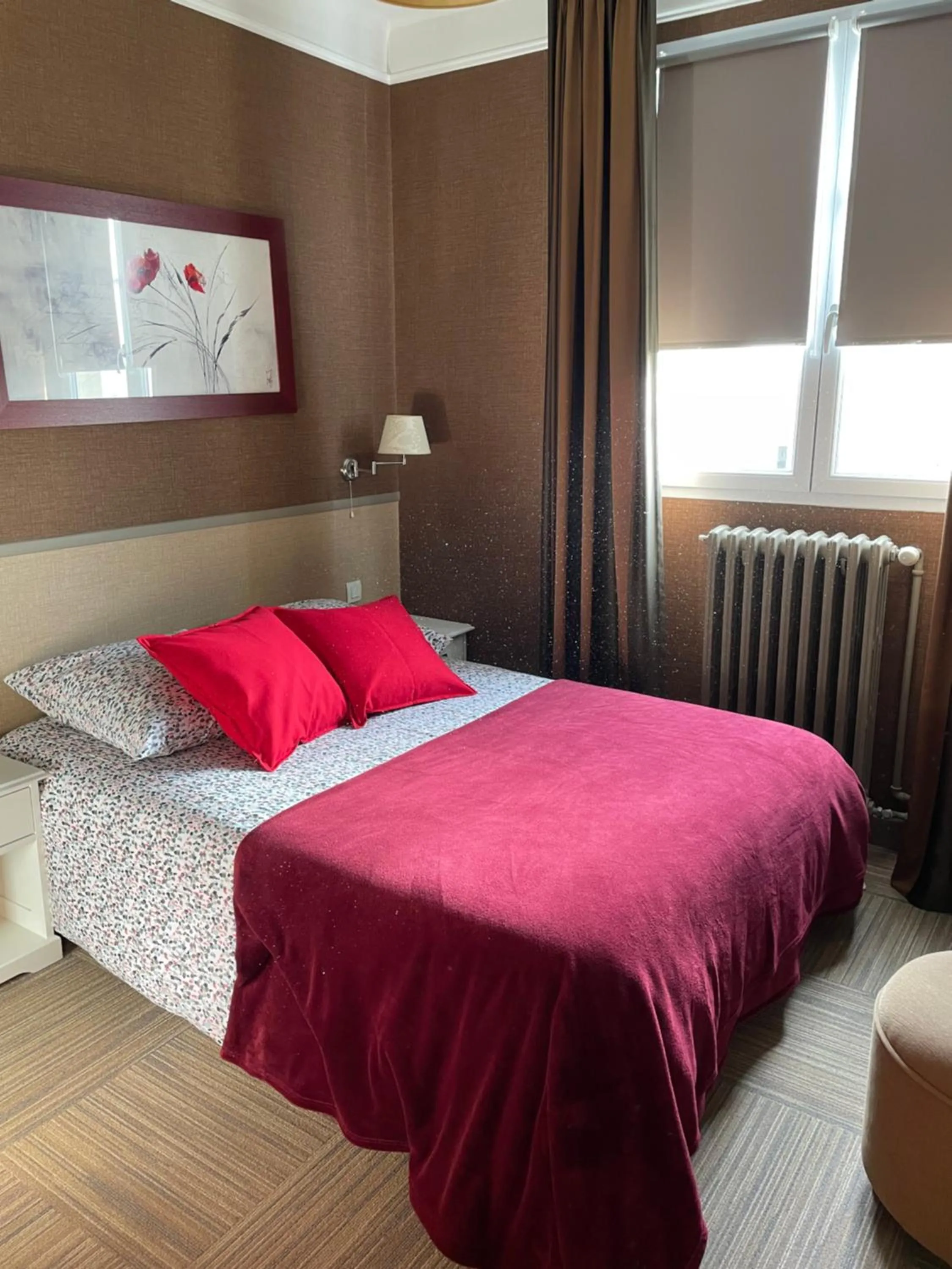 Bed in Les 3 rois by YY