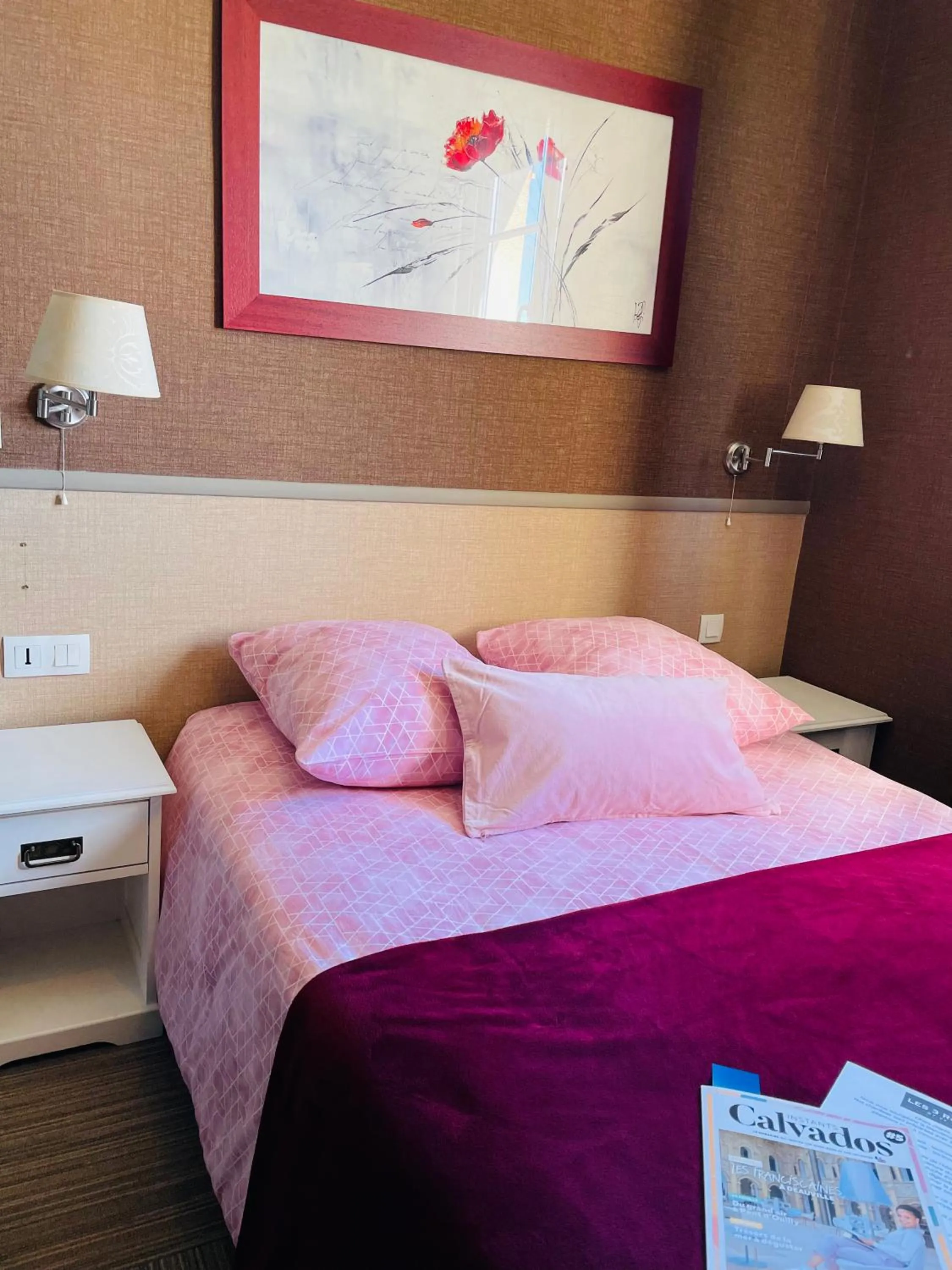 Bed in Les 3 rois by YY