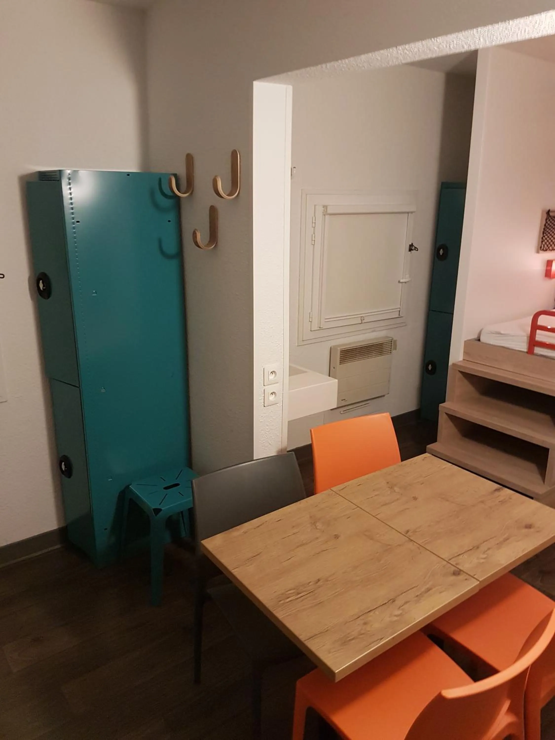 bunk bed in hotelF1 Lyon Saint Priest