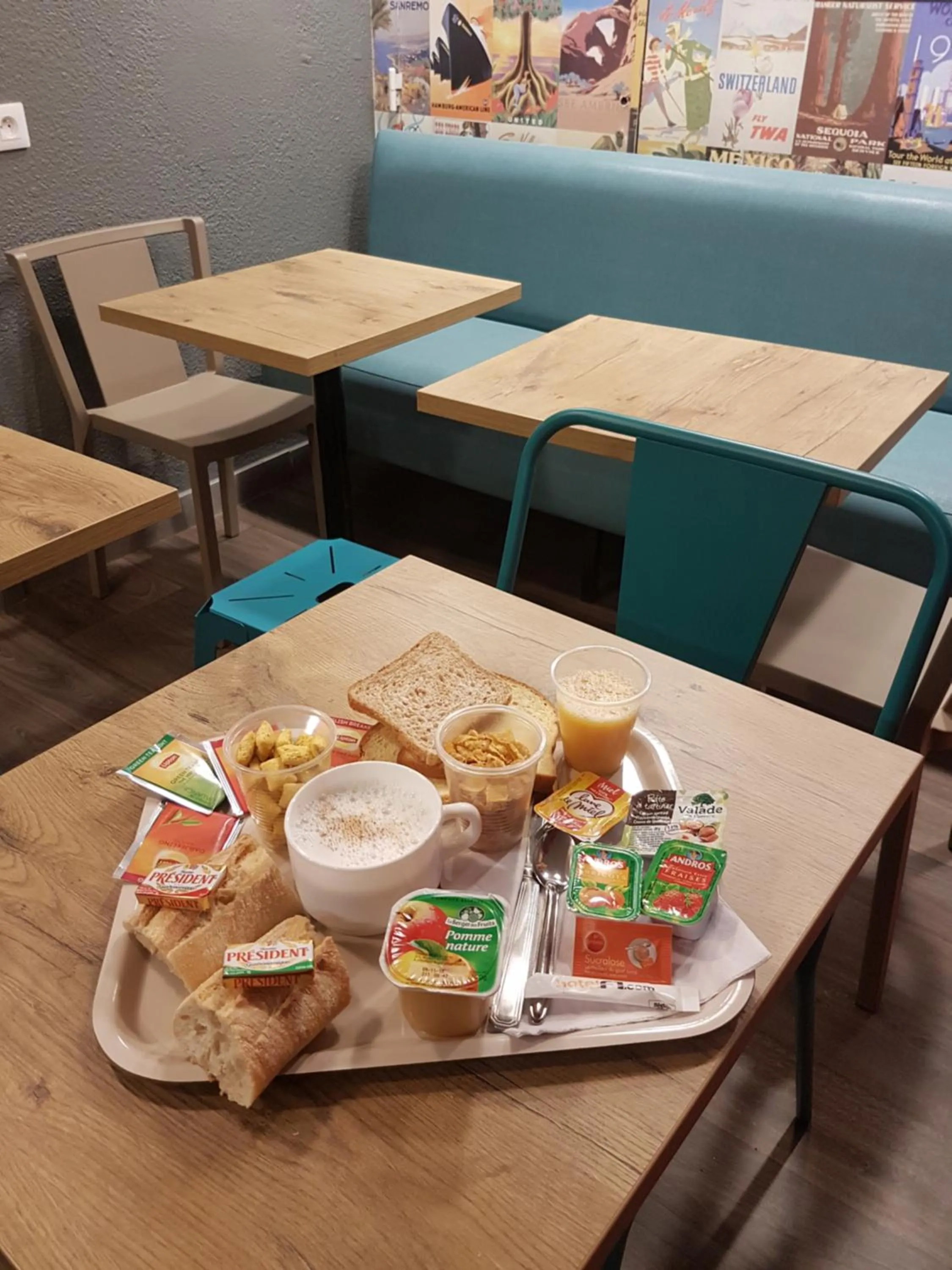 Buffet breakfast in hotelF1 Lyon Saint Priest