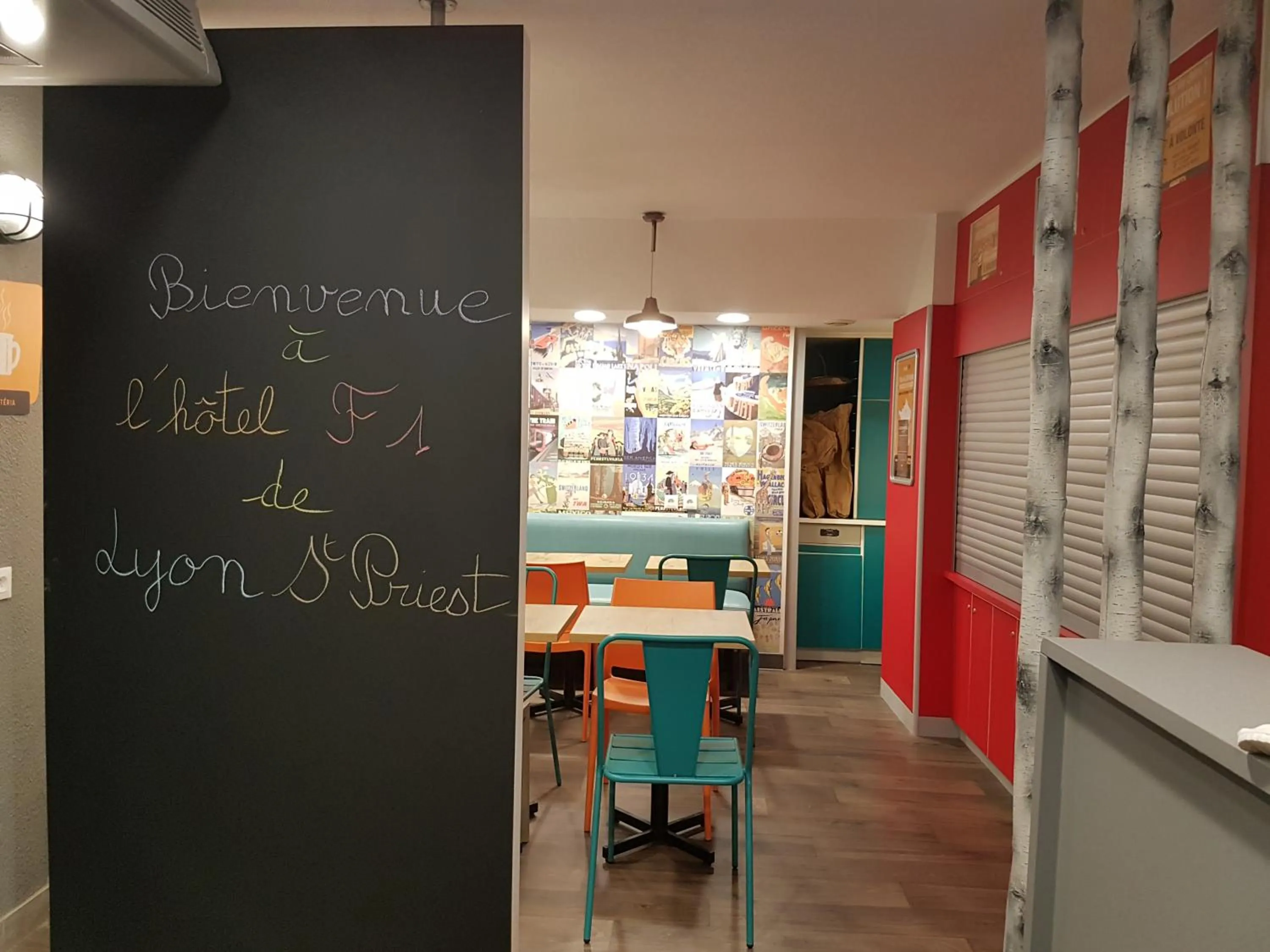 Lobby or reception in hotelF1 Lyon Saint Priest