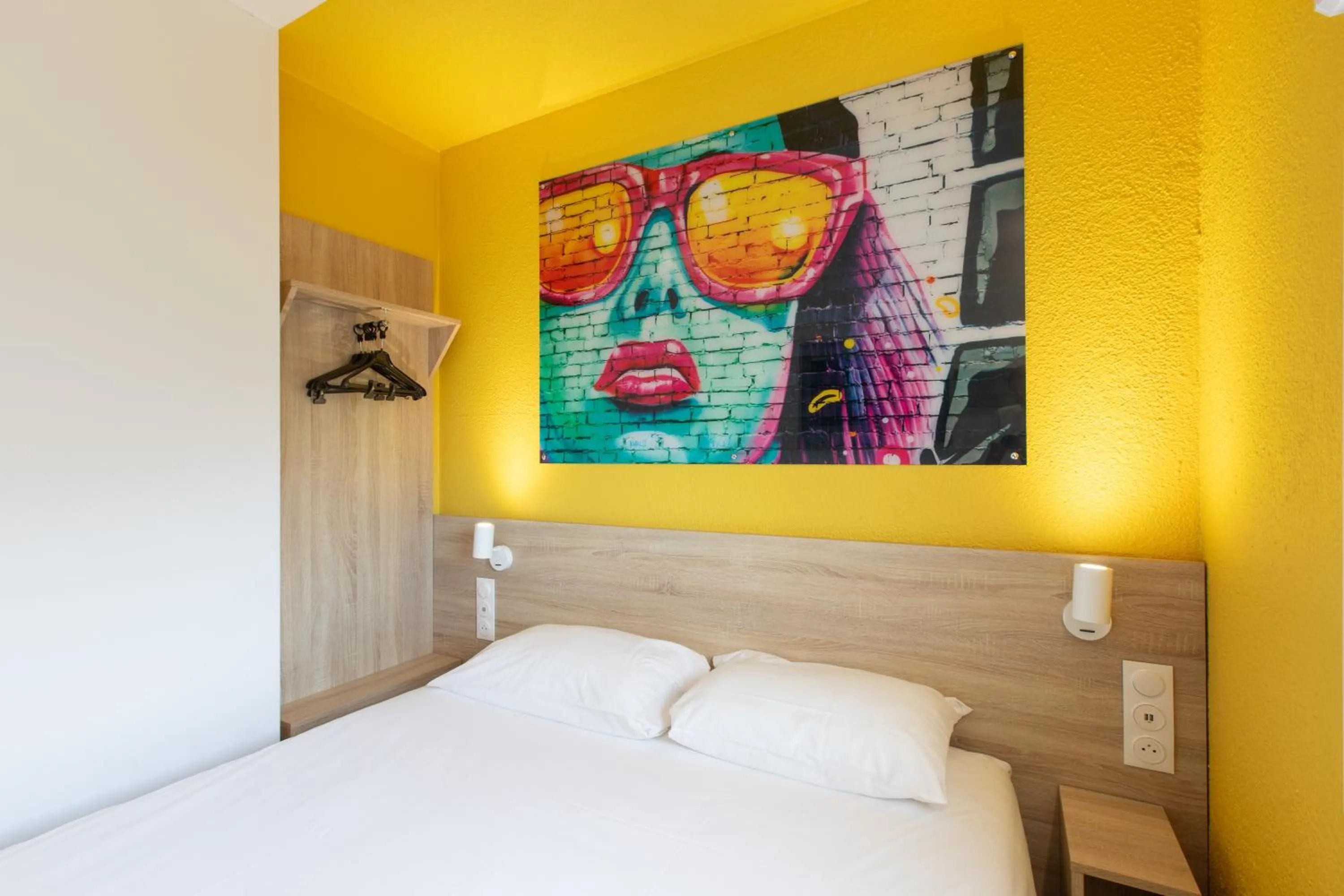 Decorative detail, Bed in Kyriad Direct Dijon Sud - Chenove