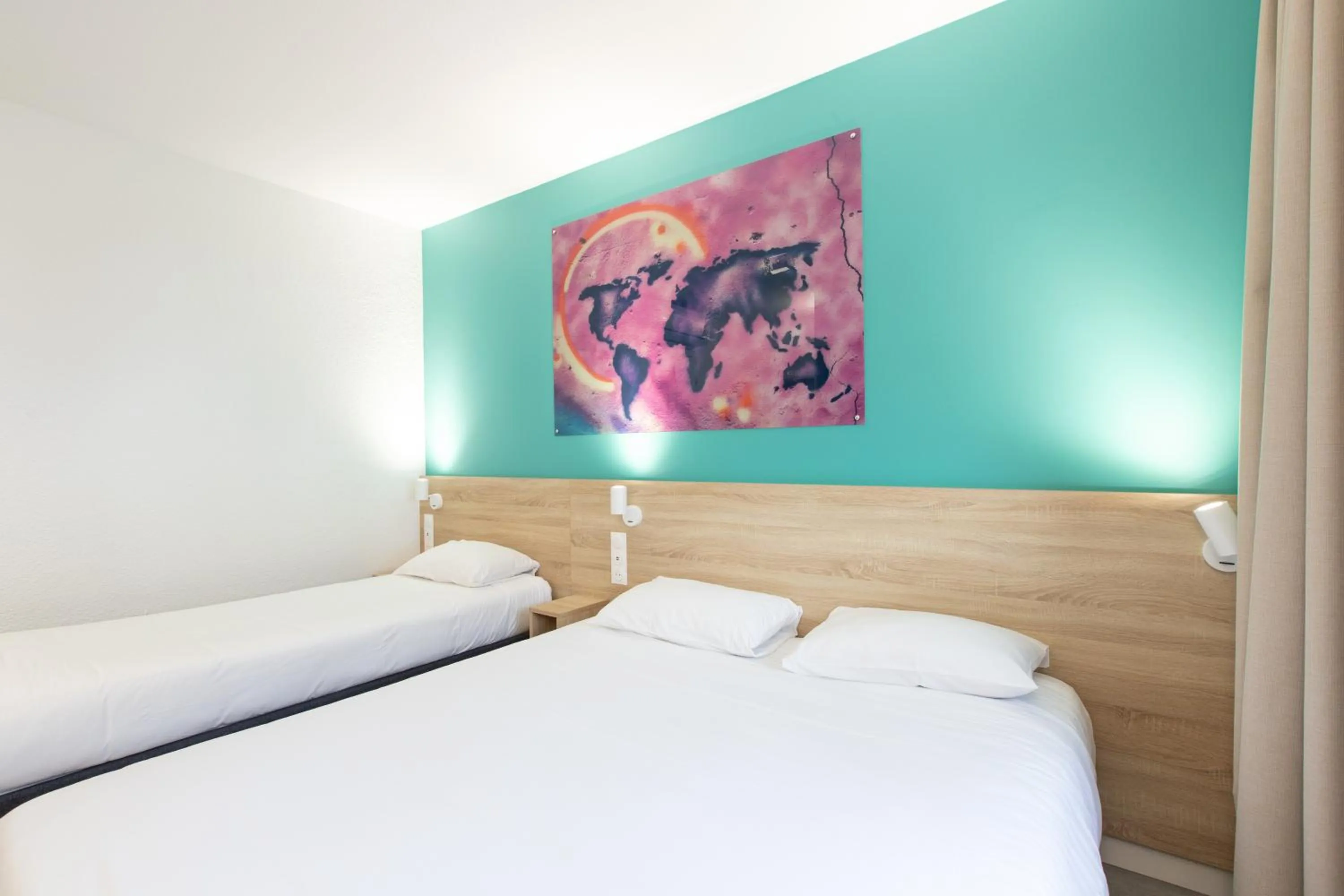 Bedroom, Bed in Kyriad Direct Dijon Sud - Chenove