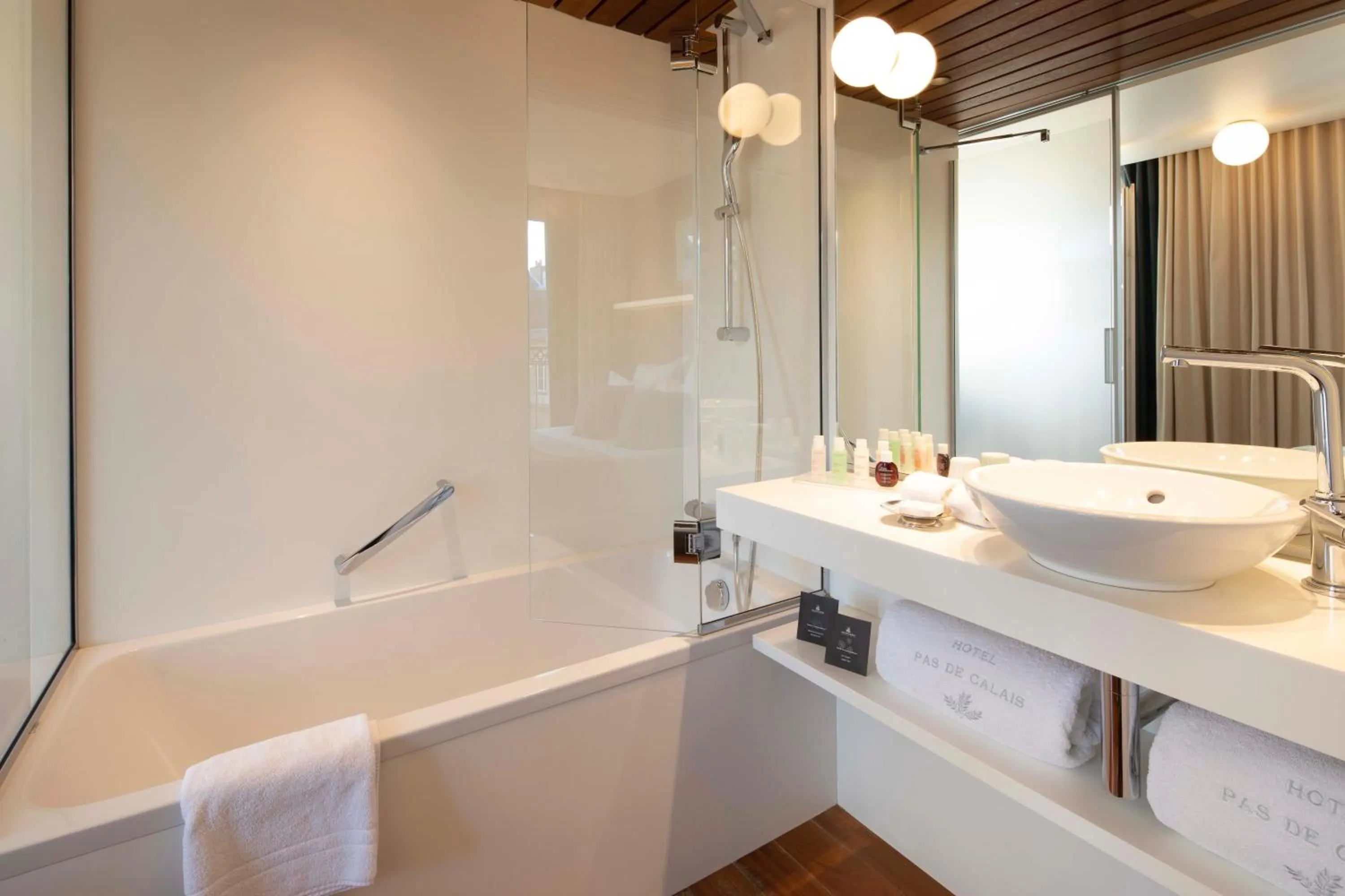 Bathroom in Hotel Pas De Calais