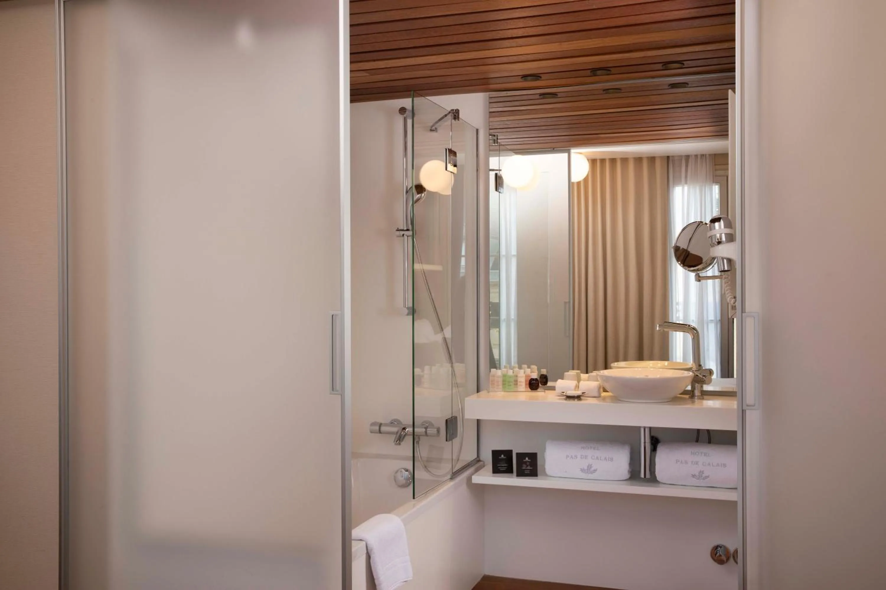 Shower in Hotel Pas De Calais