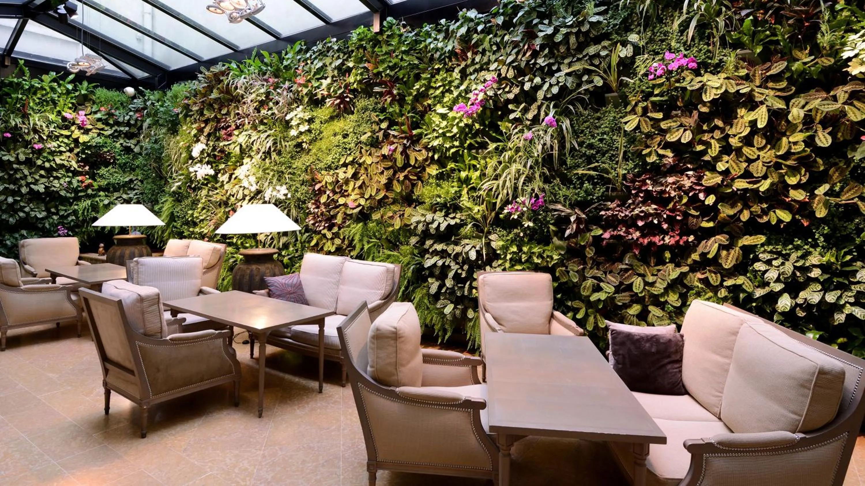 Patio in Hotel Pas De Calais