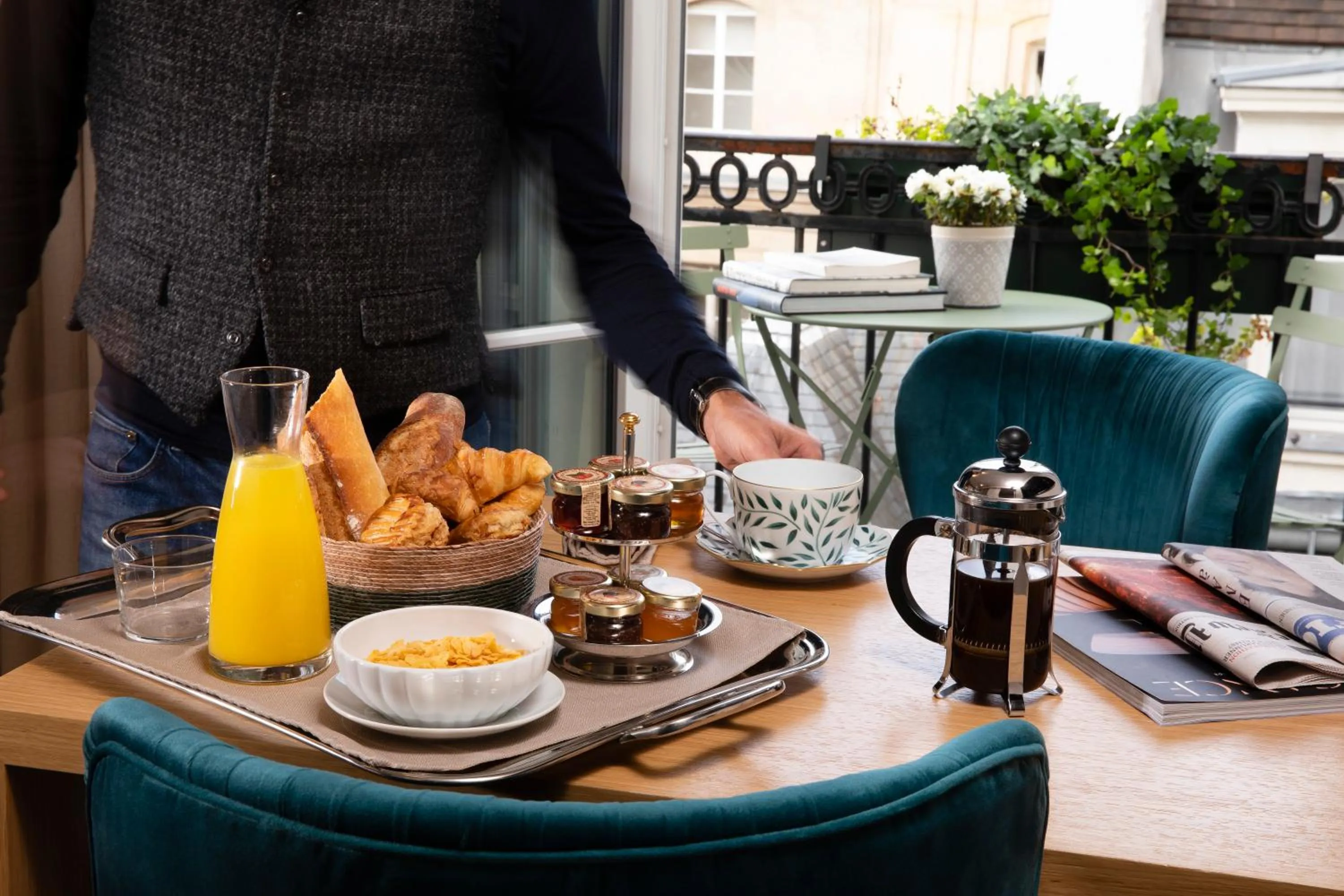 Food and drinks in Hotel Pas De Calais