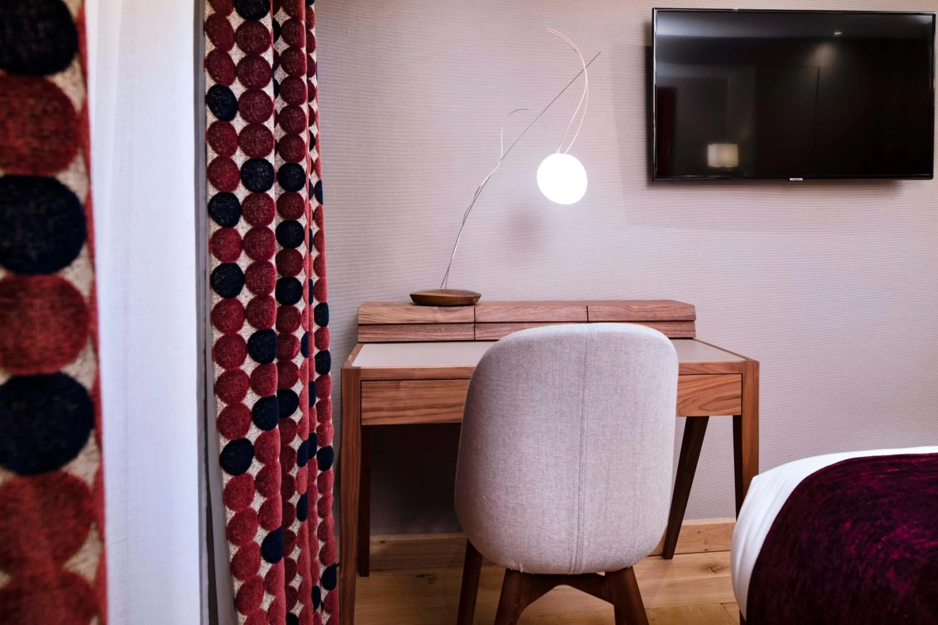 TV and multimedia in Hotel Pas De Calais