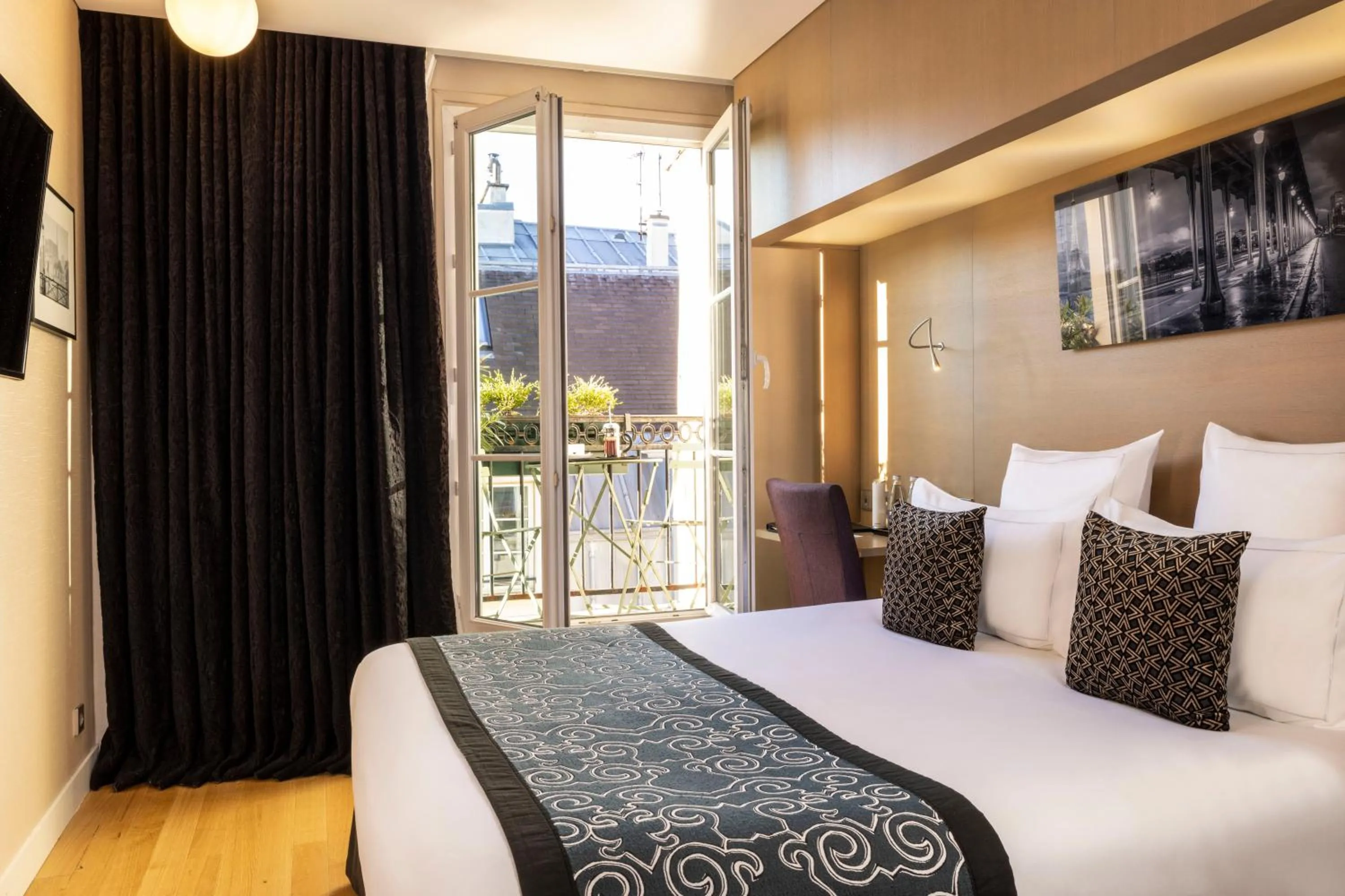 Photo of the whole room, Bed in Hotel Pas De Calais